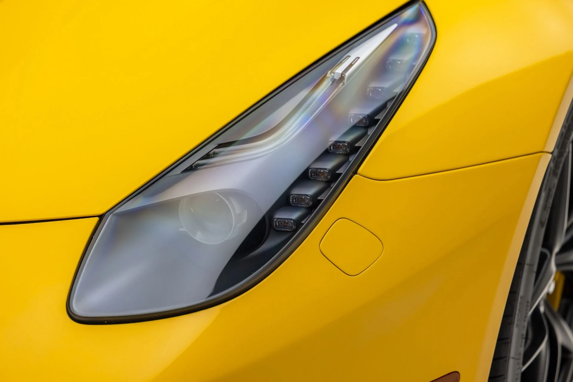 mph010_3022425045_Used_2014_Ferrari_F12berlinetta_1766171664_dda030a14f