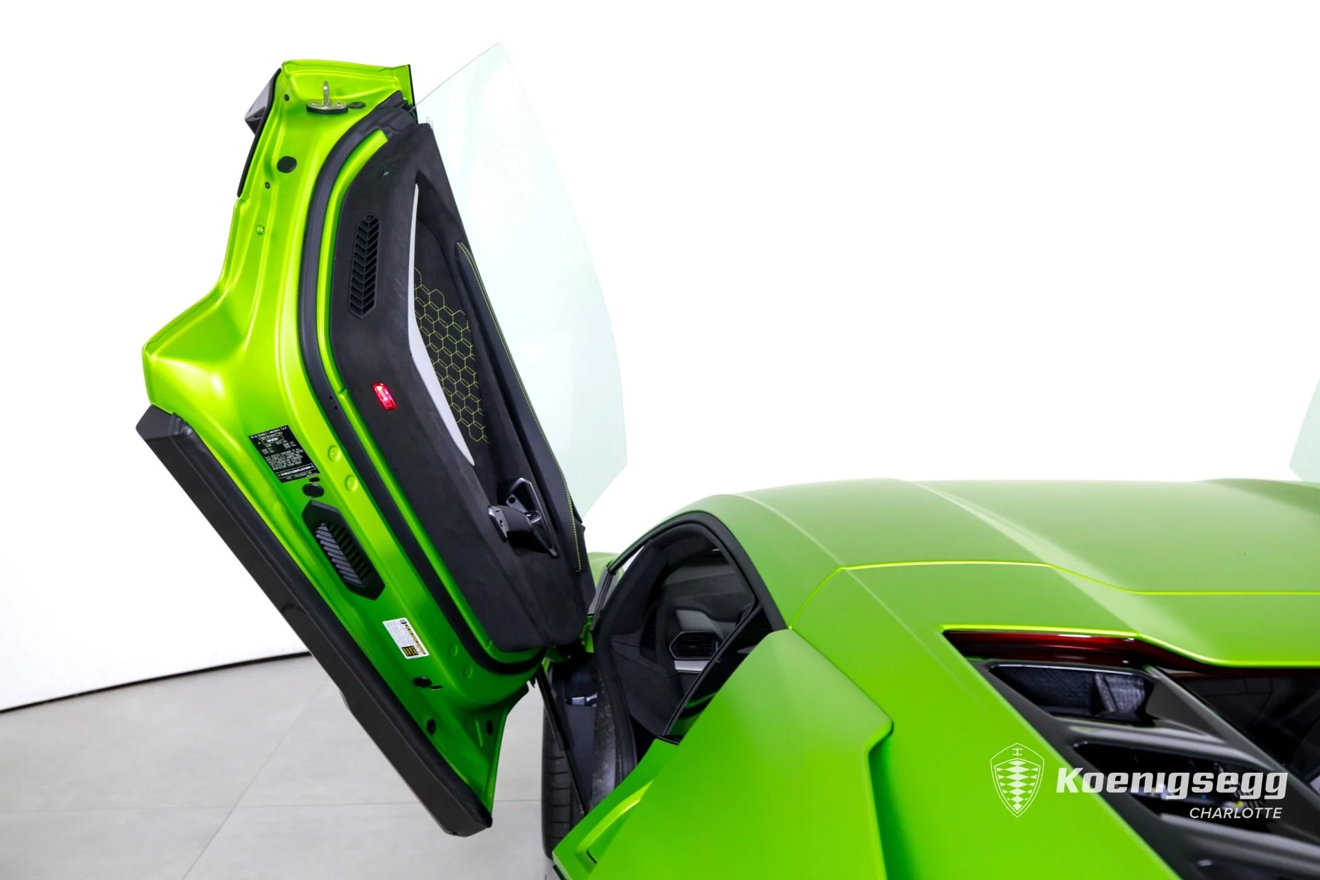 mph010_3028307992_Used_2024_Lamborghini_Revuelto_1774640458_a4cf63615f