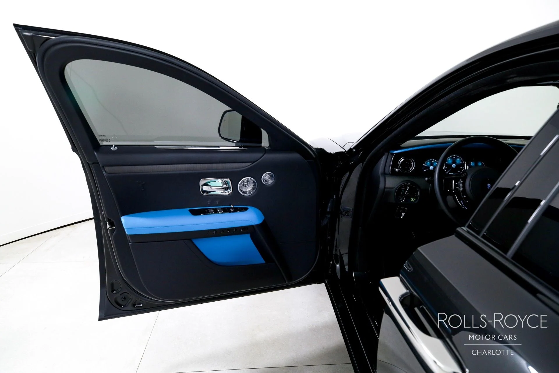 mph010_3028848124_Used_2024_Rolls_Royce_Ghost_1755798774_aed8472b6f