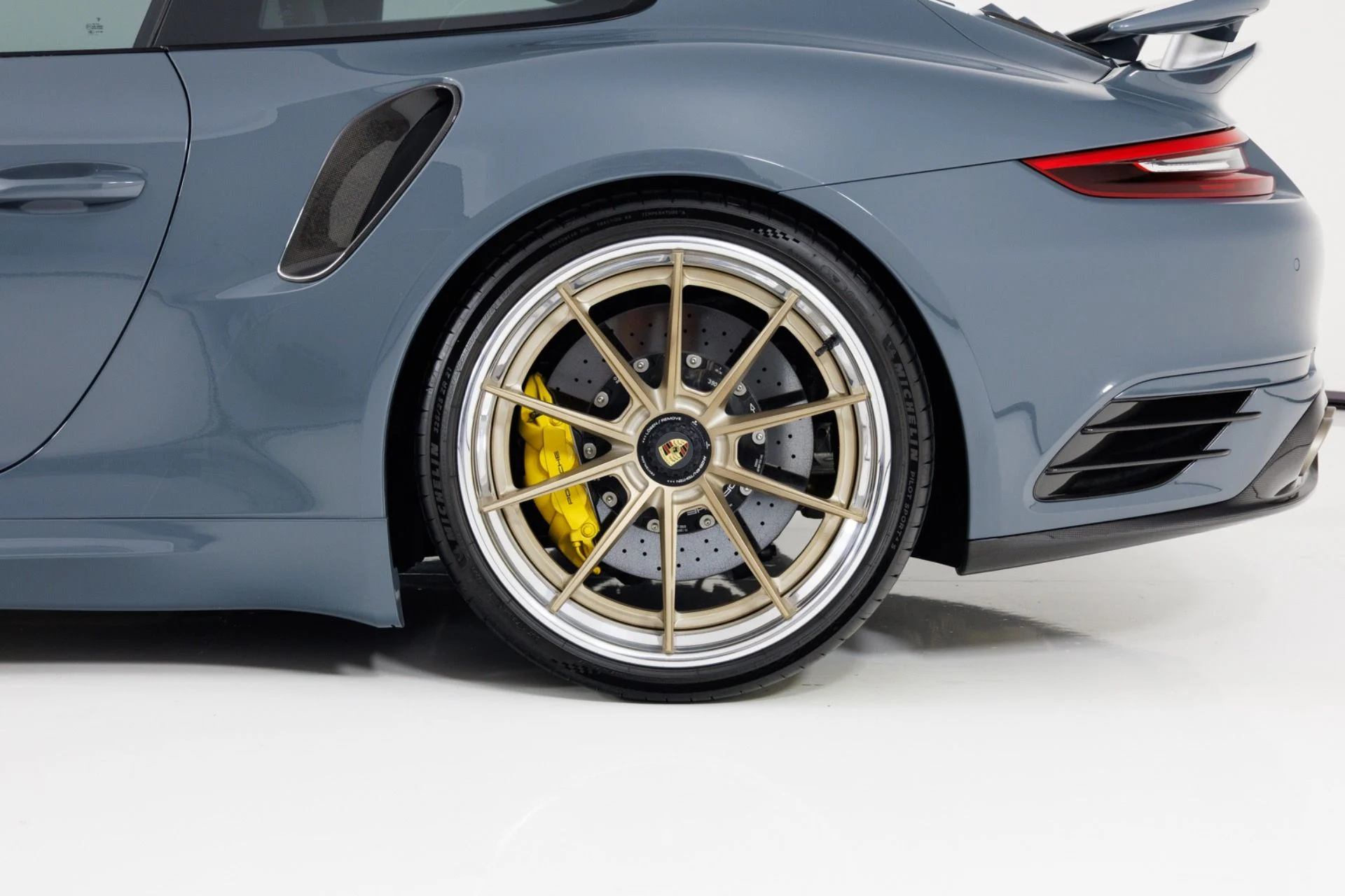 mph010_3032501423_Used_2017_Porsche_911_Turbo_S_1787680339_8a46f6fb74