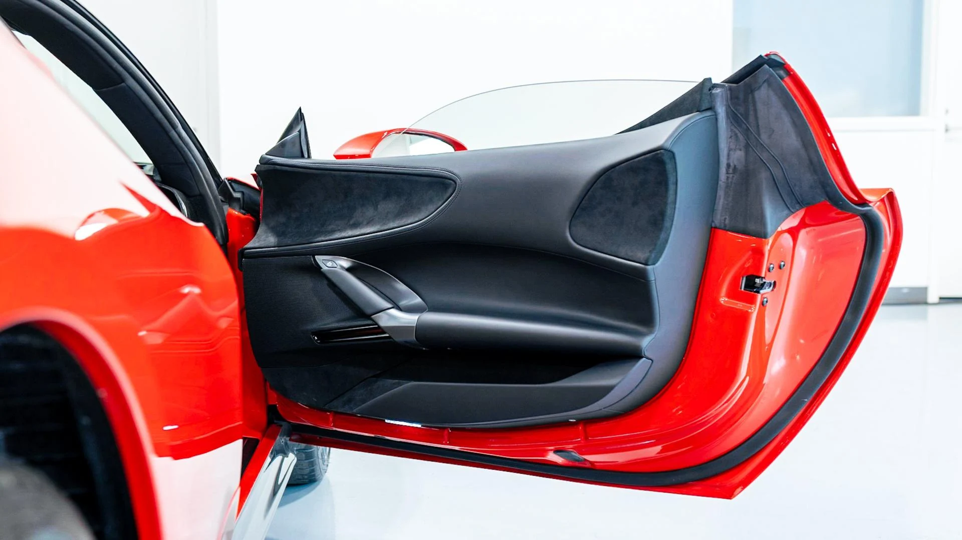 mph010_3034293000_Used_2024_Ferrari_SF_90_Stradale_1785931075_8e871e6fb8