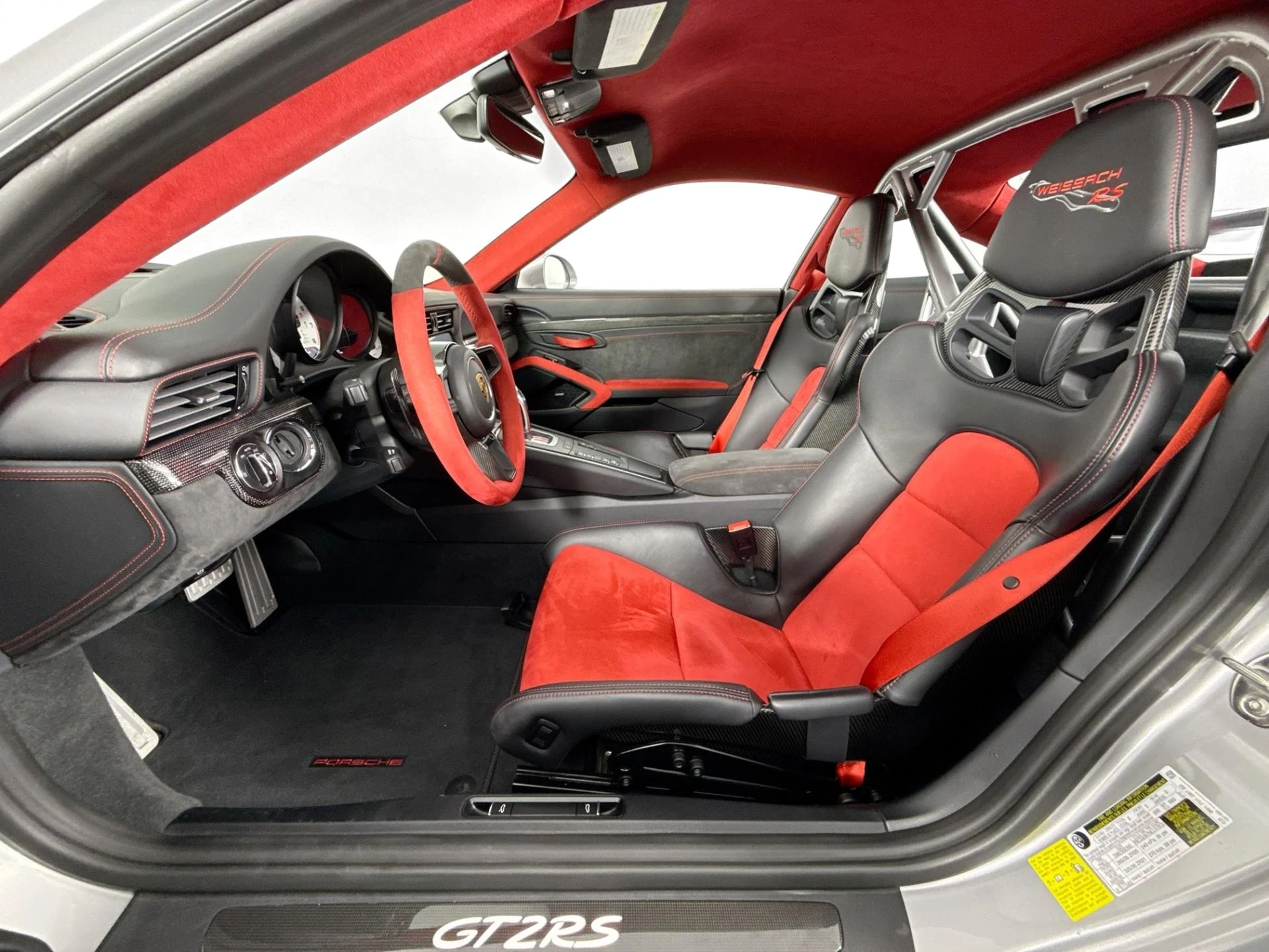 mph010_3037742115_Used_2018_Porsche_911_GT_2_RS_1784762968_640e19048a