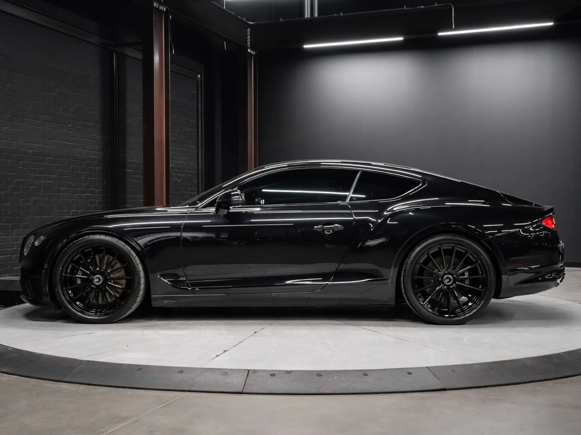 mph010_3037999142_bentley_continental_2022_a77f511ebf