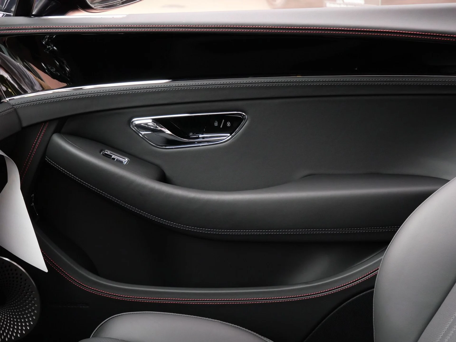 mph010_3039443626_9256c415a48e3643c9d511f70e90853ax_2a58f11b02