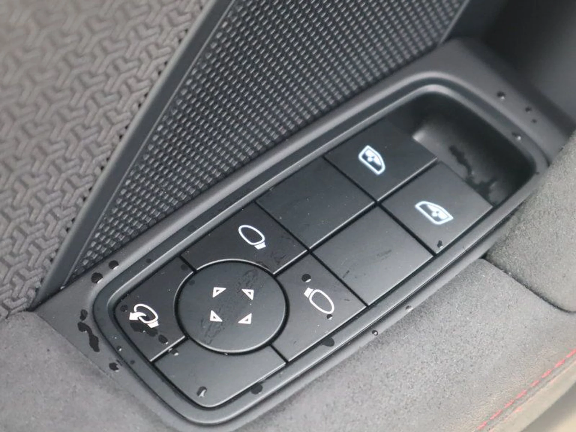 mph010_3039450980_37169722_06860_a70aafd44ac5af7de4db7c6ec7bac32a_d703893963