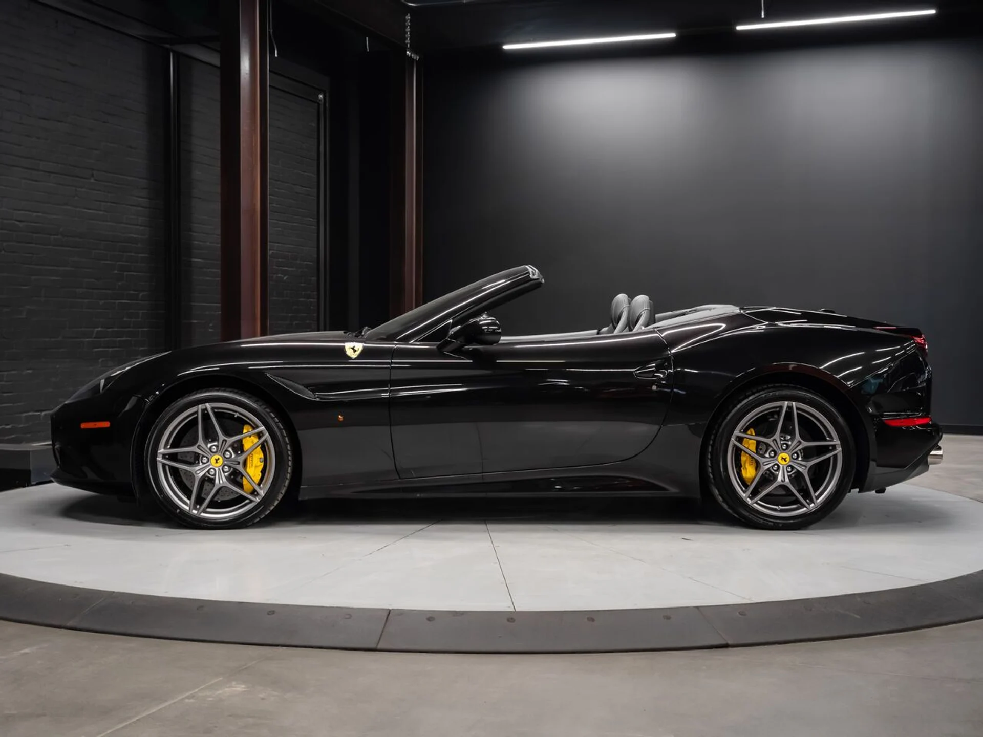 mph010_304381061_ferrari_california_2015_6efa26c709