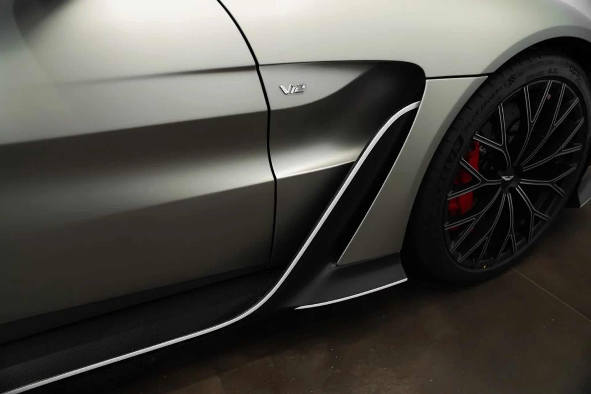 mph010_3054486491_aston_martin_vantage_2023_jpg_v_1768855591_a035239b85