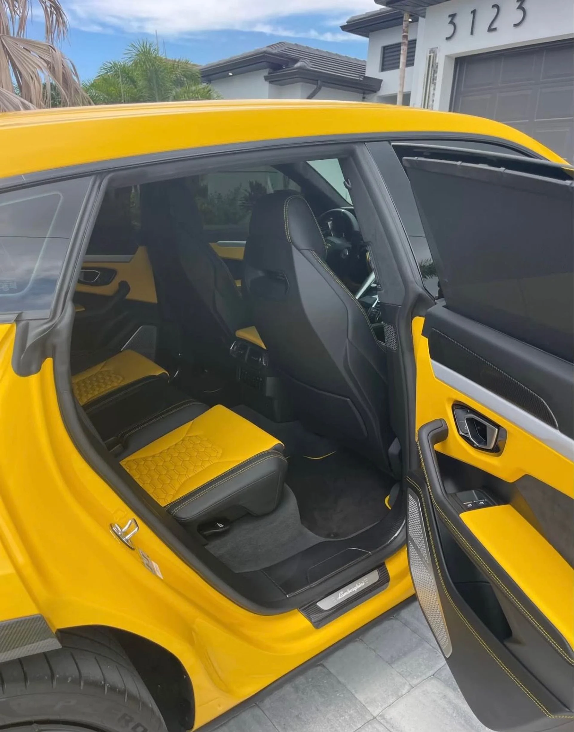 mph010_3056501997_Used_2020_Lamborghini_Urus_1754064718_b220684a99