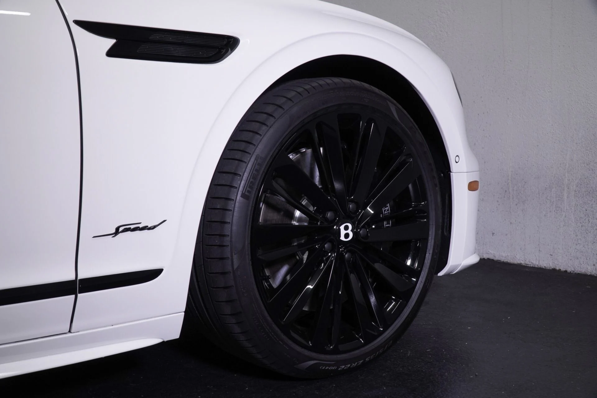 mph010_3057061419_New_2026_Bentley_Flying_Spur_Speed_1762586392_d2cd25bd71