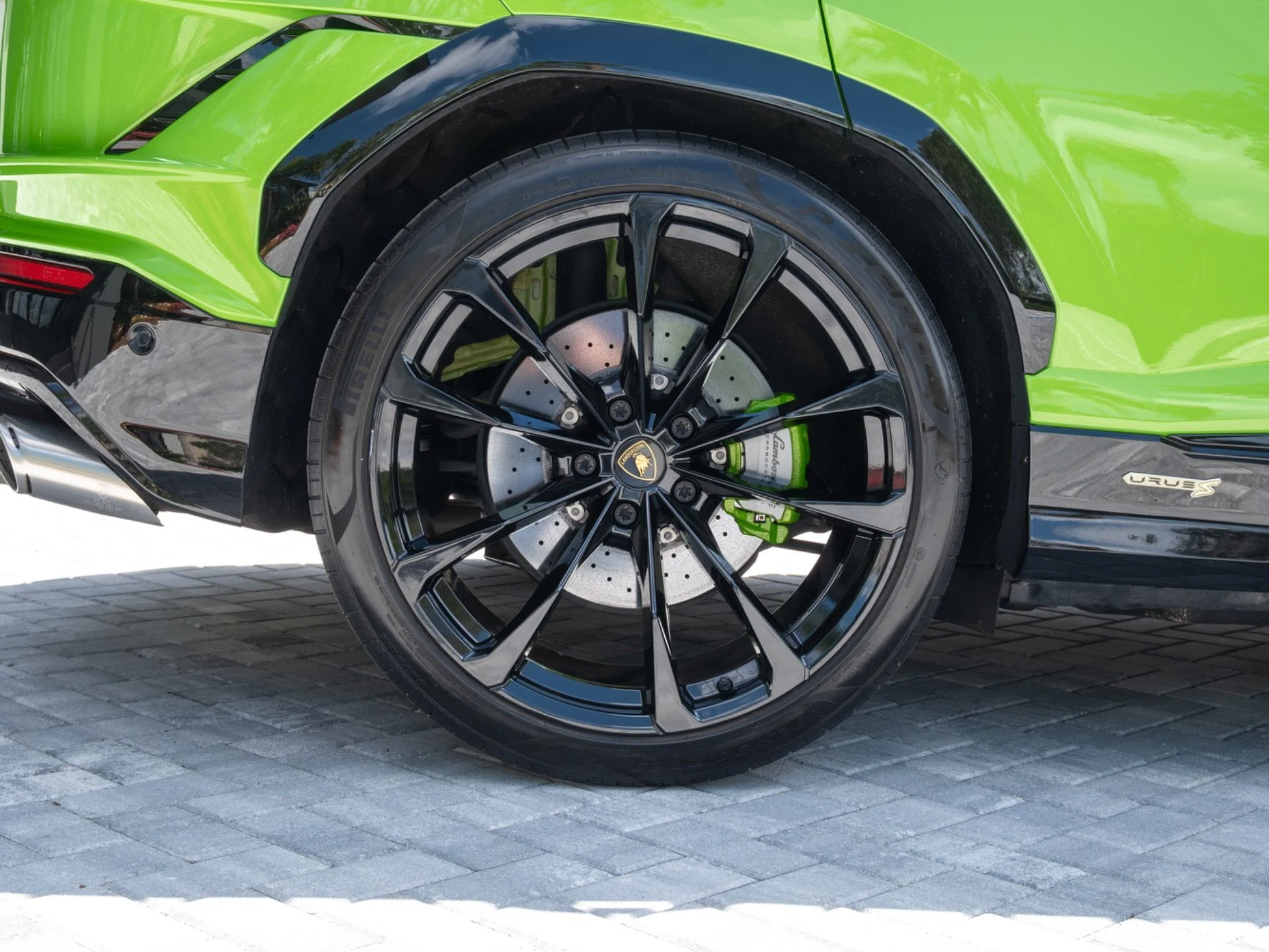 mph010_3061909784_Used_2024_Lamborghini_Urus_S_1775489519_13eb818013
