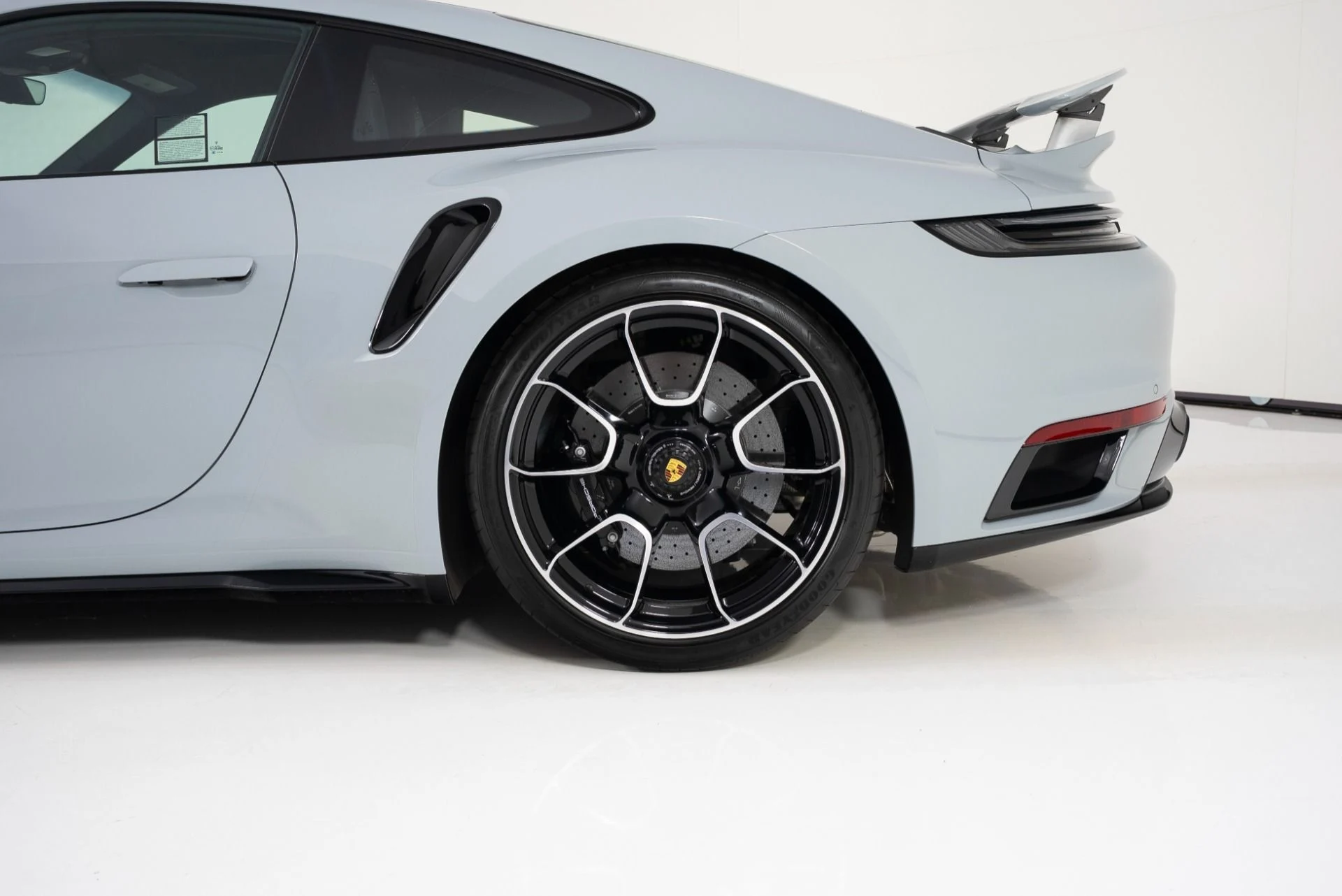 mph010_3063594760_Used_2024_Porsche_911_Turbo_S_1754514787_41ee951fbb