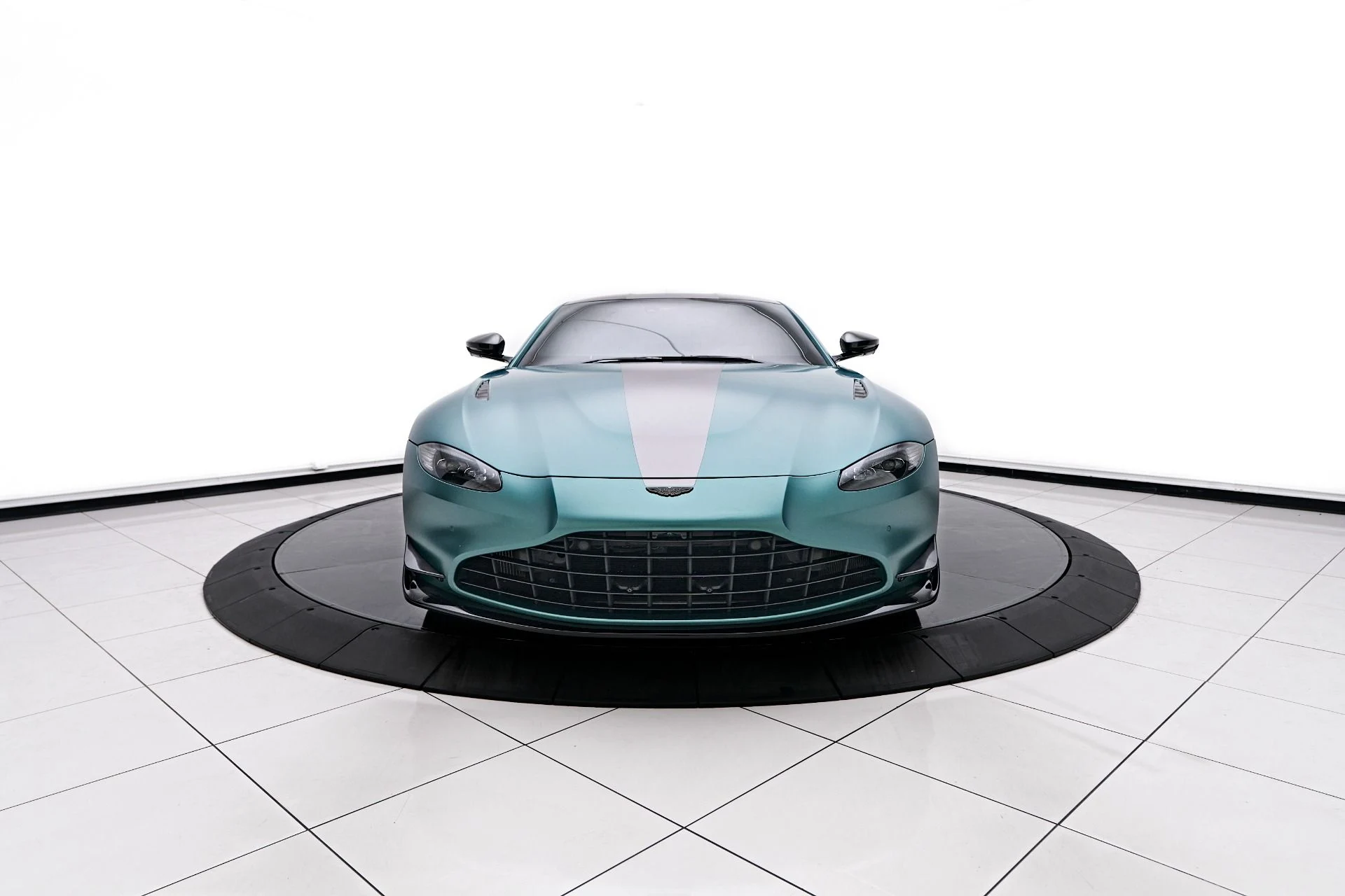 mph010_3066575264_Used_2022_Aston_Martin_Vantage_F1_Edition_1756259692_9656e868d2