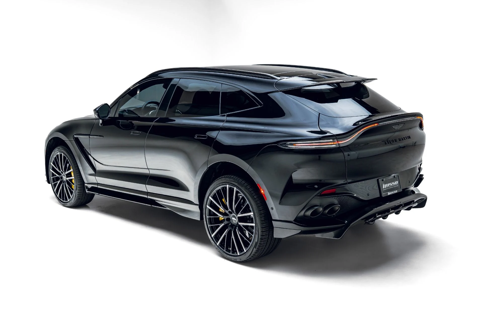 mph010_3072622102_Used_2023_Aston_Martin_DBX_707_1782930709_16163ecd25