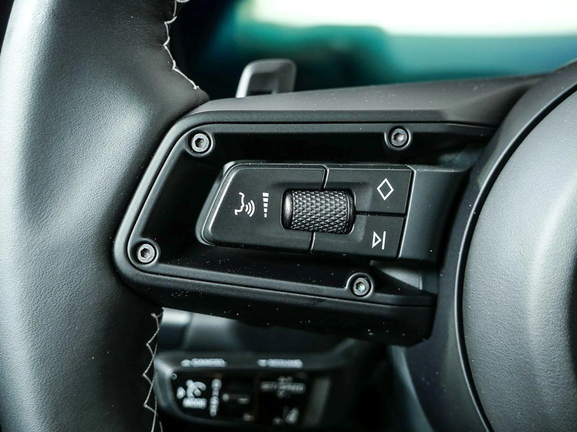 mph010_3079847139_1_Qe8tn_Hk41_Vp_LEEE_3_V43_FL_Cg_f4d01ba48a