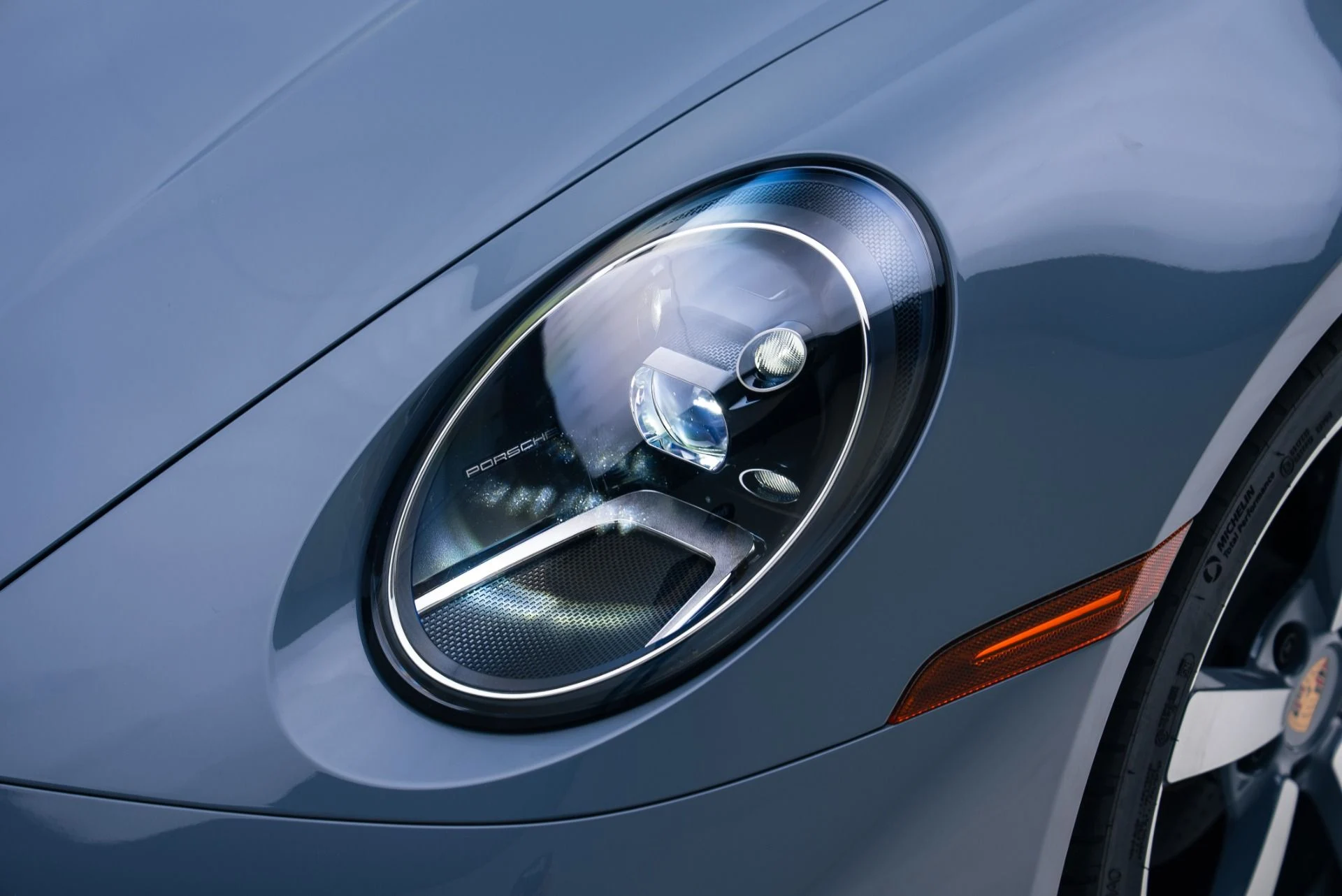 mph010_3081038102_Used_2024_Porsche_911_Carrera_1765496853_f643245c9c