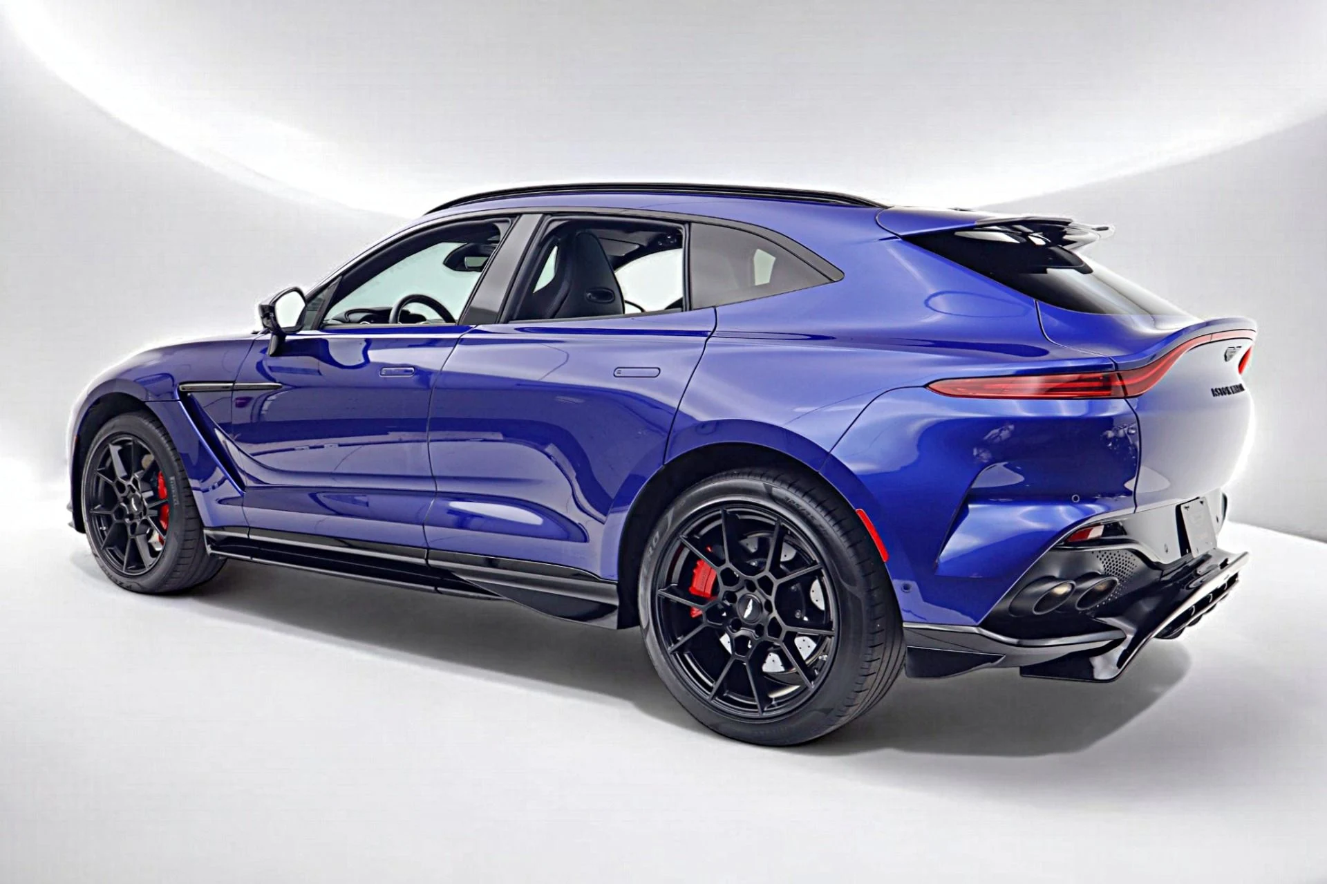 mph010_3082315935_Used_2023_Aston_Martin_DBX_707_9c7bf73da4