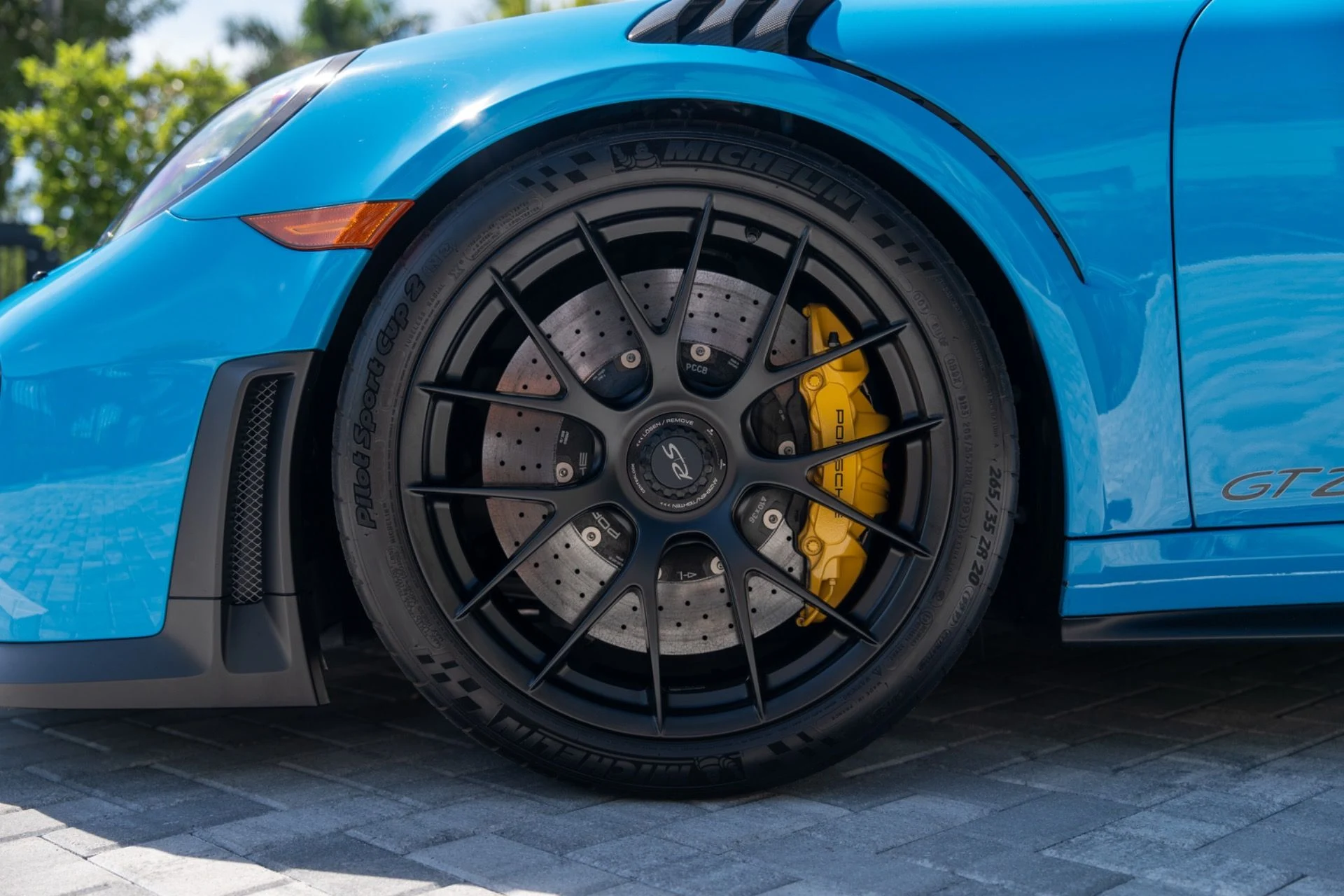 mph010_30956767_Used_2018_Porsche_911_GT_2_RS_1791309727_6b664c2b6a