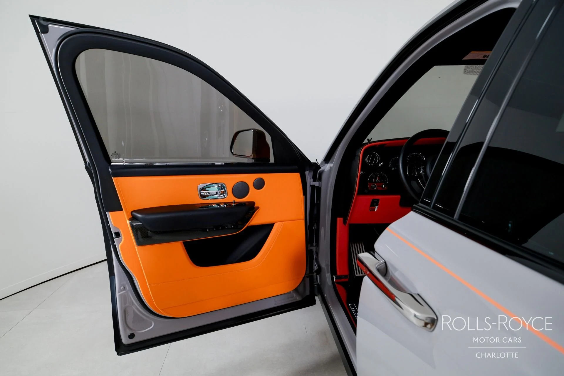 mph010_3116122041_Used_2024_Rolls_Royce_Black_Badge_Cullinan_1765396256_a6833763d1