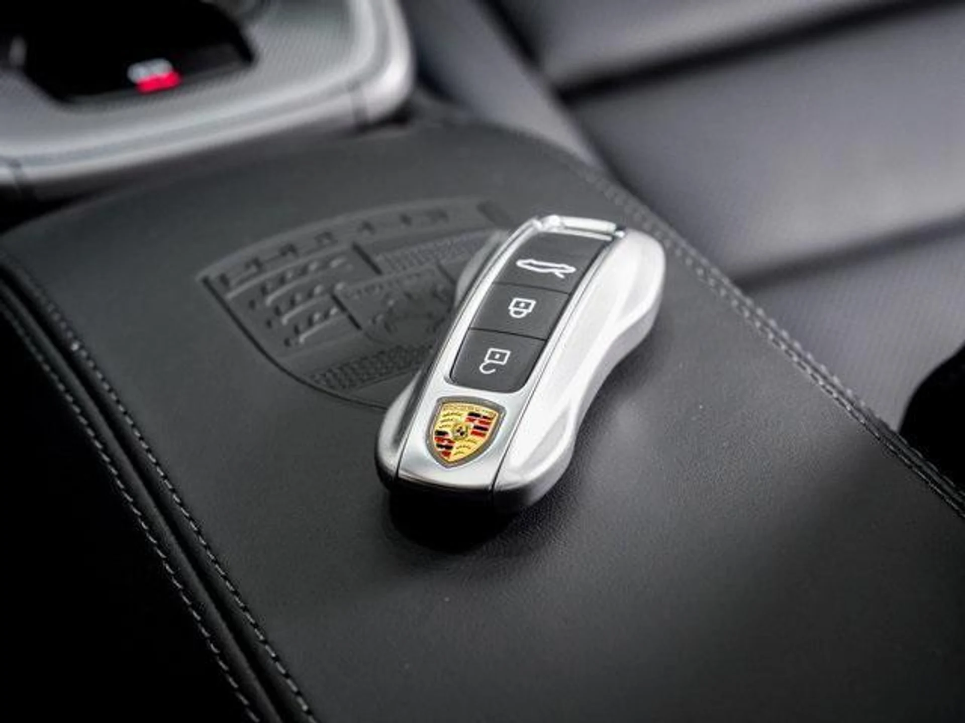 mph010_311802124_U4_l1b79_EQ_0a4_Y_Pl_Me_F1r9_SU_R8_5384e3c2ff