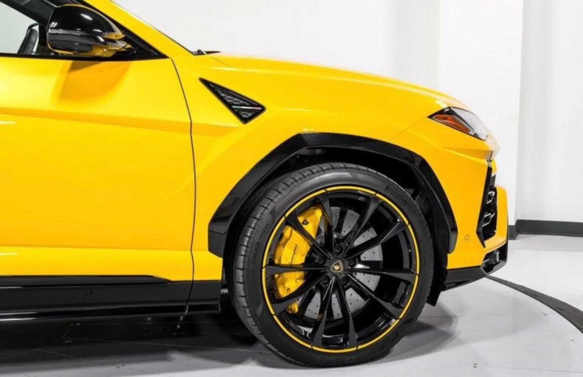 mph010_3120584597_Used_2021_Lamborghini_Urus_1769032741_0dfab1553e