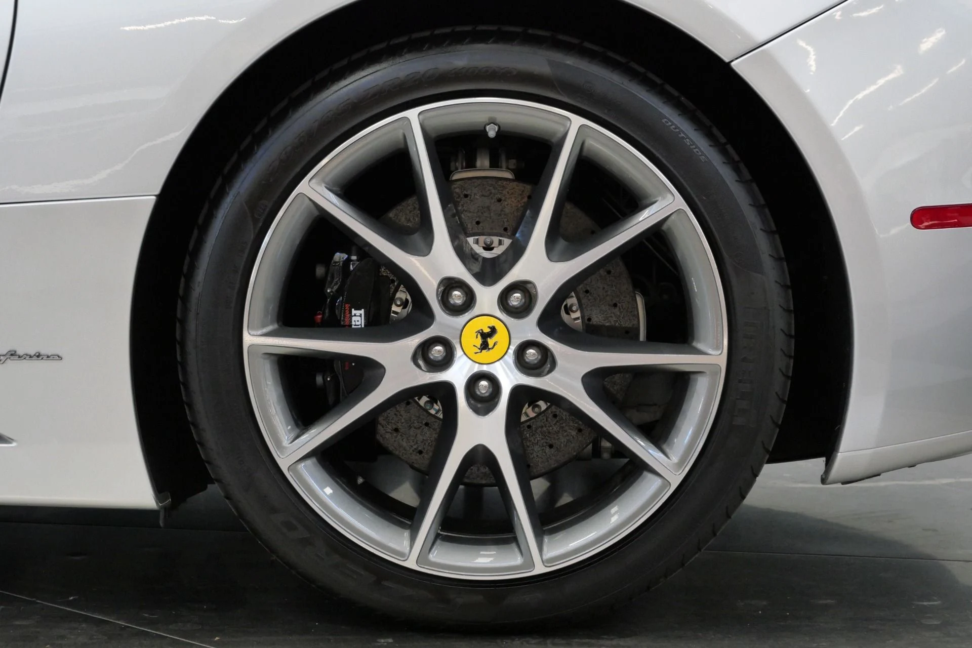 mph010_3133018775_Used_2011_Ferrari_California_Rare_Two_Tone_Paint_Rare_Carbon_Fiber_Bucket_Seats_Low_Miles_1788365594_01beb4b380