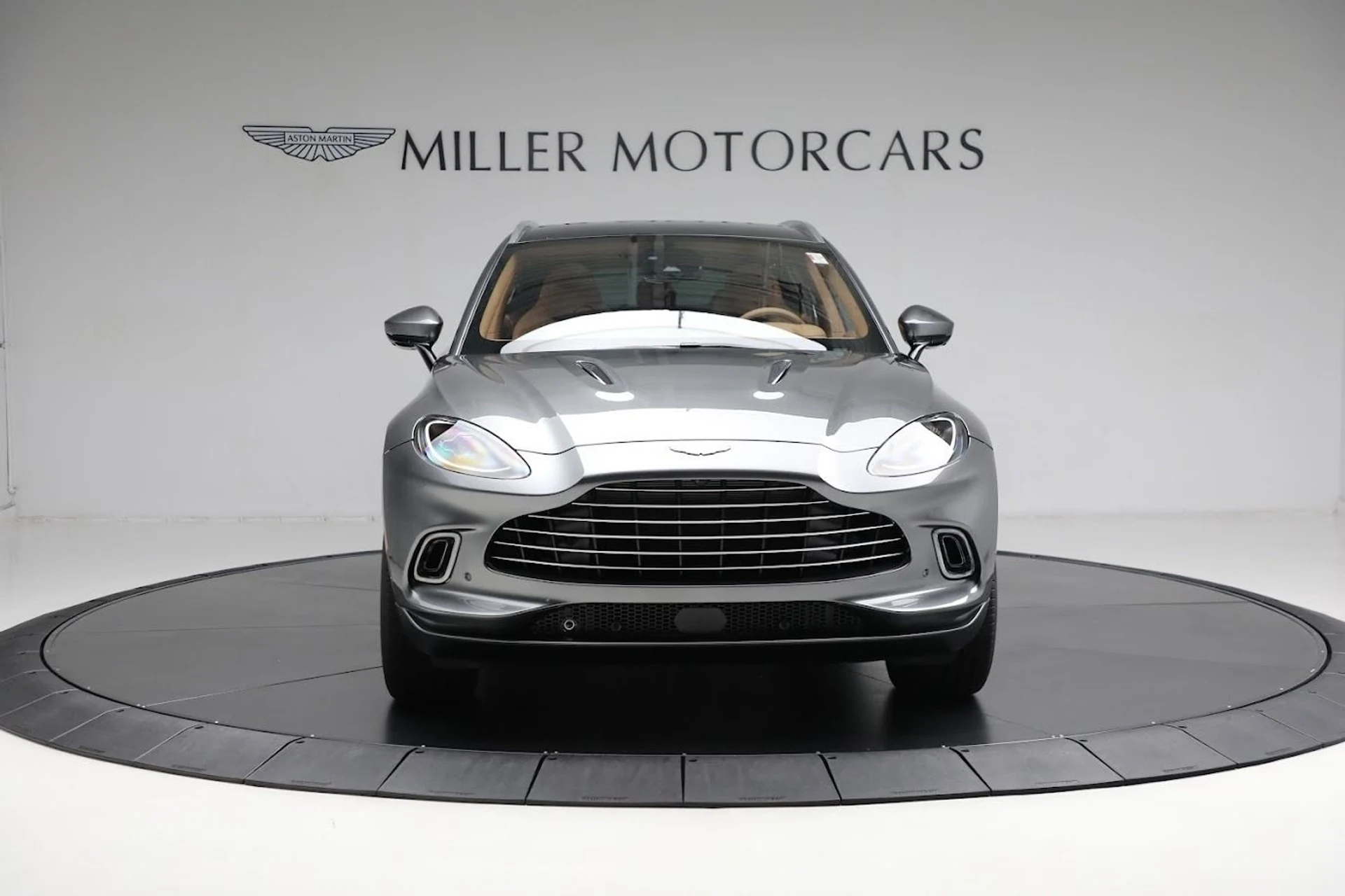 mph010_3137513179_Used_2024_Aston_Martin_DBX_1712693701_dbed0afb3e