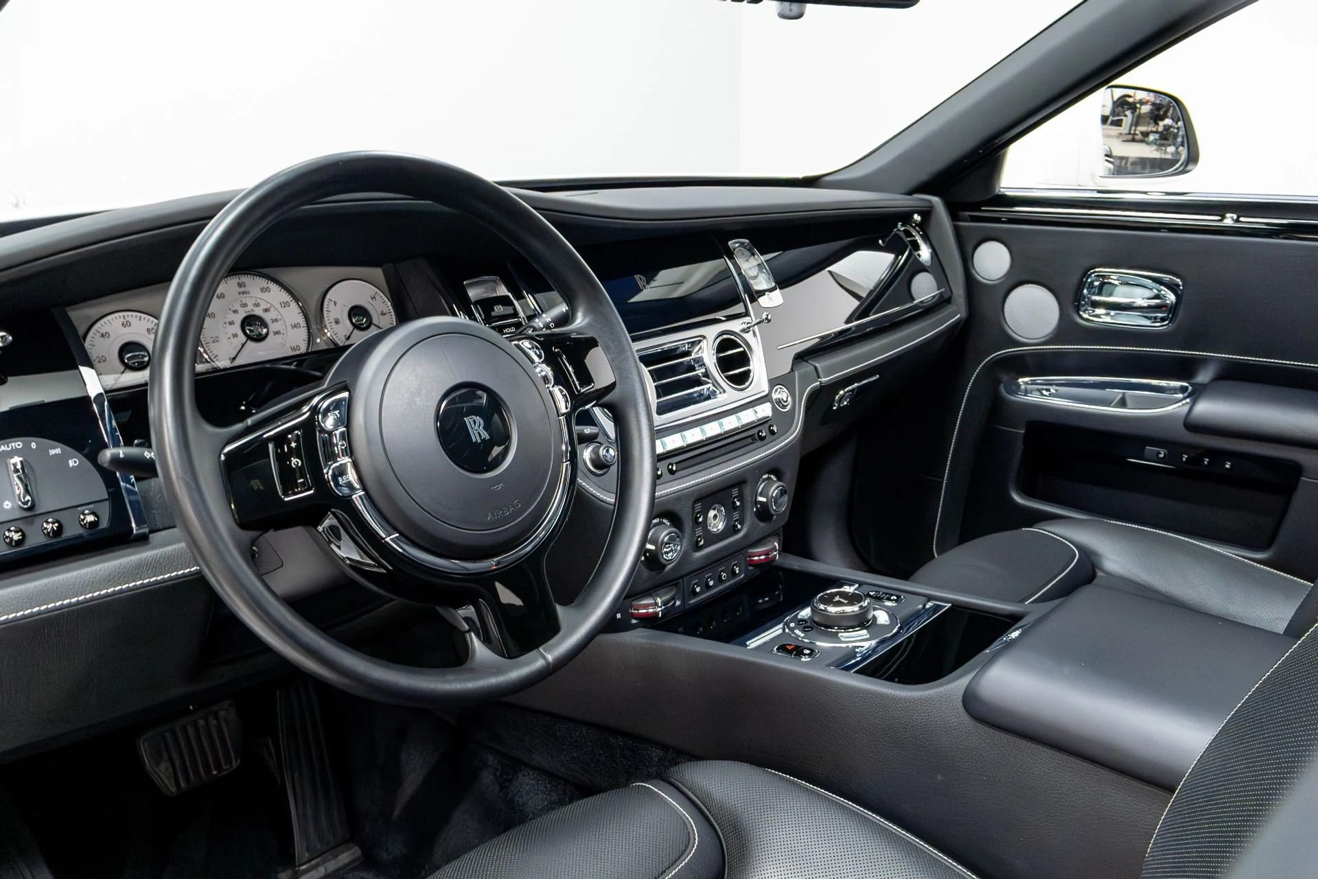 mph010_3137704163_Used_2016_Rolls_Royce_Ghost_1775019332_388700ed69