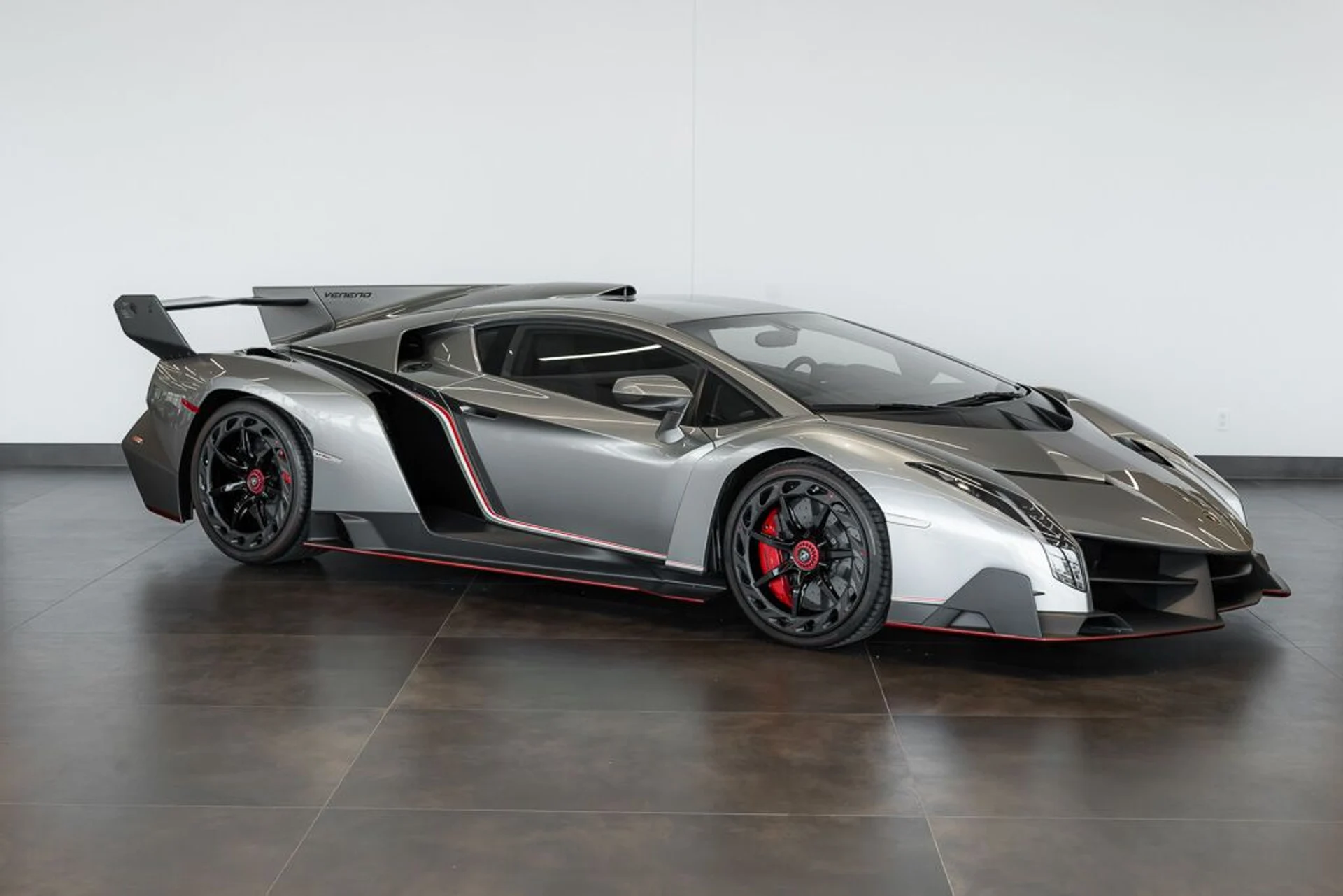 mph010_3138402611_lamborghini_veneno_2014_jpg_v_1779988126_40422b8373
