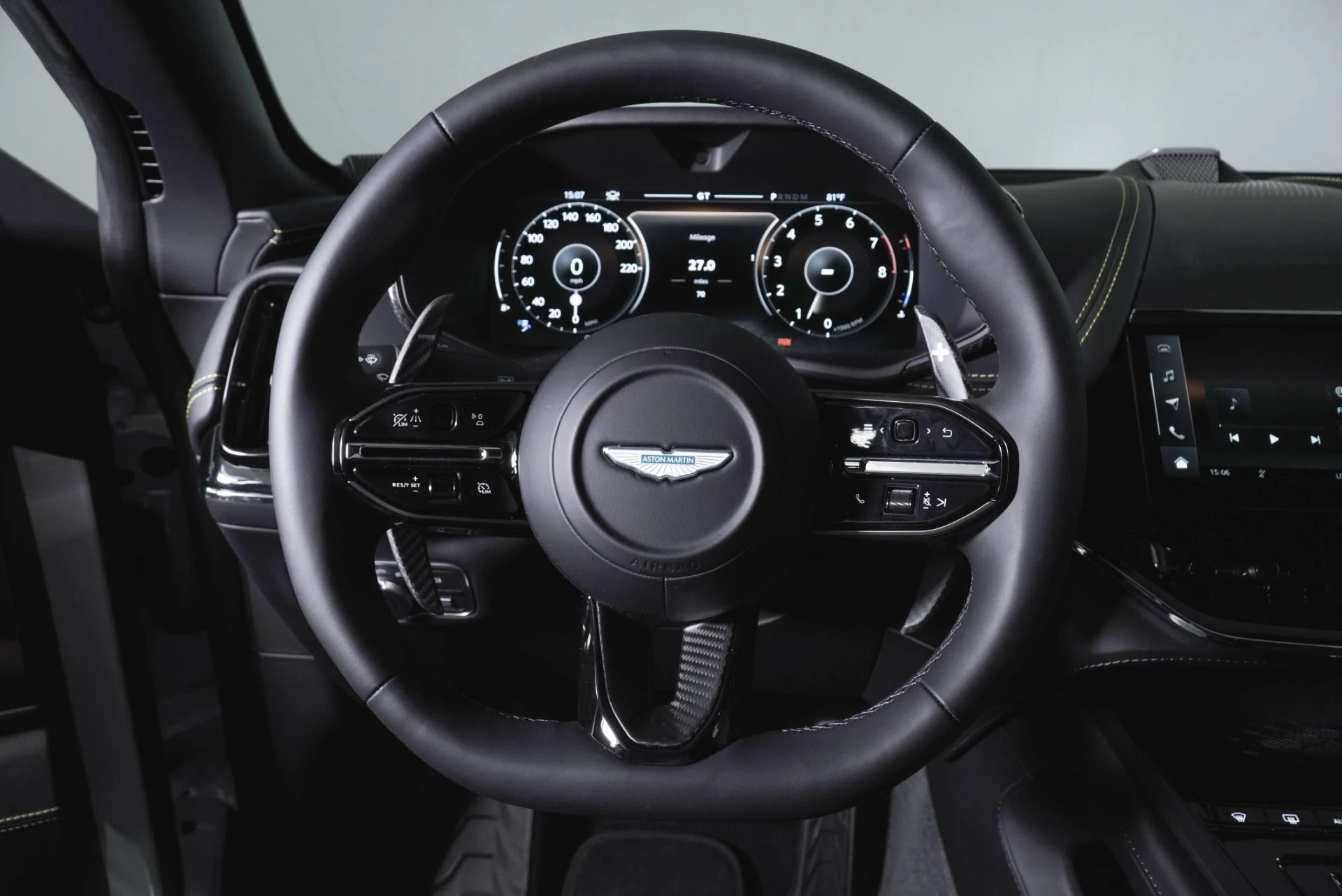 mph010_3138641155_New_2026_Aston_Martin_DBX_S_1781894781_6e59a1d616