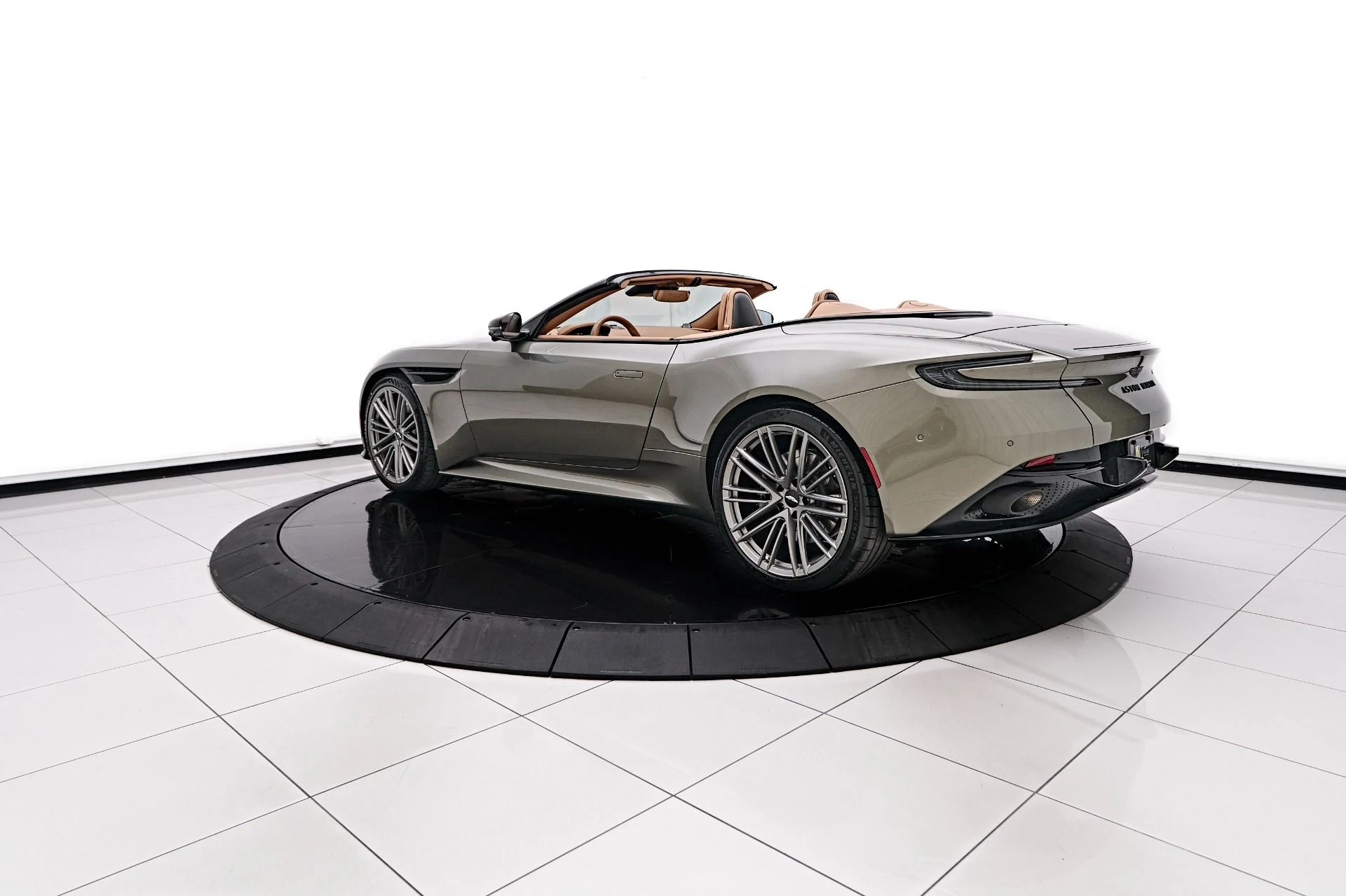 mph010_3143359955_Used_2024_Aston_Martin_DB_12_Volante_1731606794_a6c7d34128