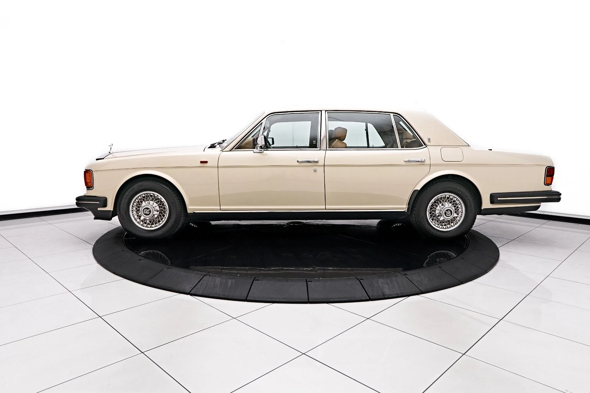 mph010_3144488824_Used_1990_Rolls_Royce_Silver_Spur_1755058774_5c029ef9f6