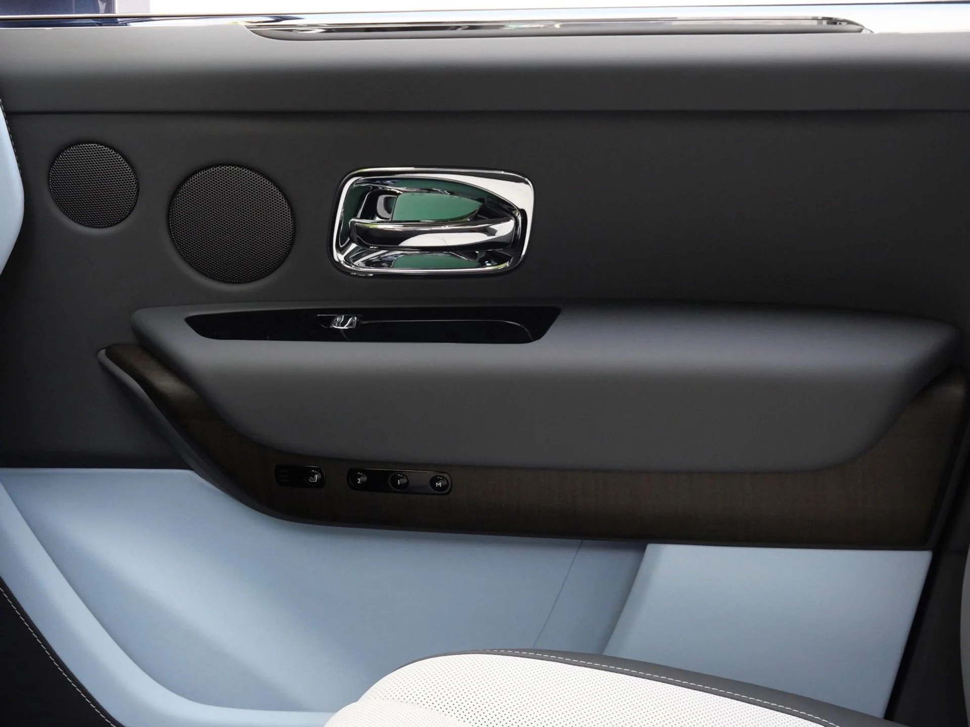 mph010_3144586368_8eef90e2db746a4b17cdf6e9f2d124f2x_97ec582100