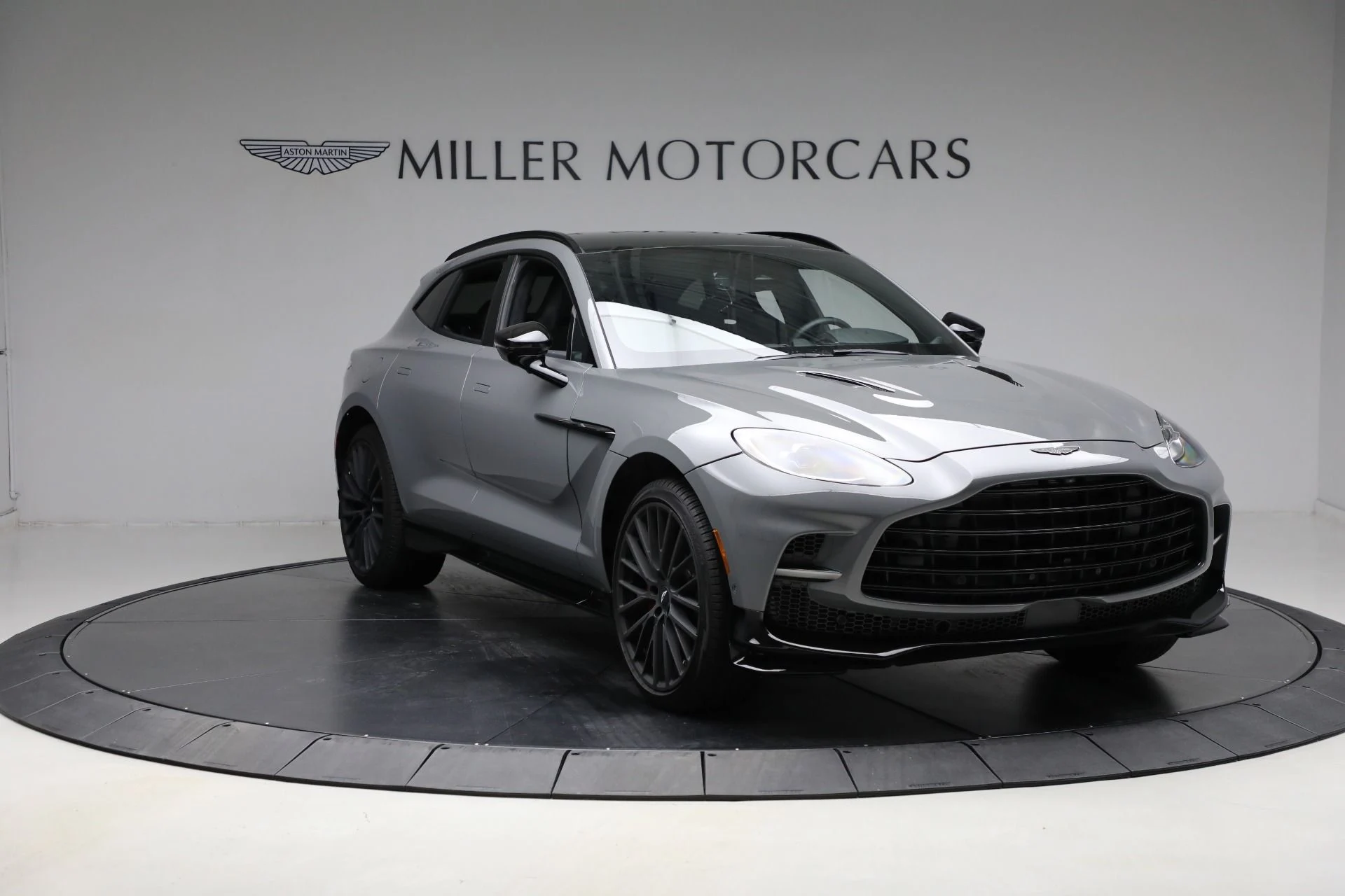 mph010_3146930892_New_2025_Aston_Martin_DBX_707_8ec3386c32