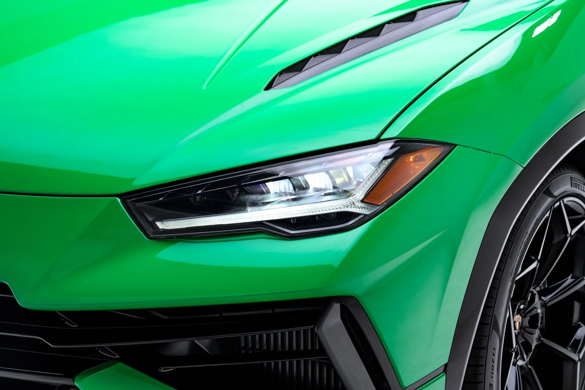 mph010_3148824588_Used_2023_Lamborghini_Urus_Performante_1776122836_800c582eb1