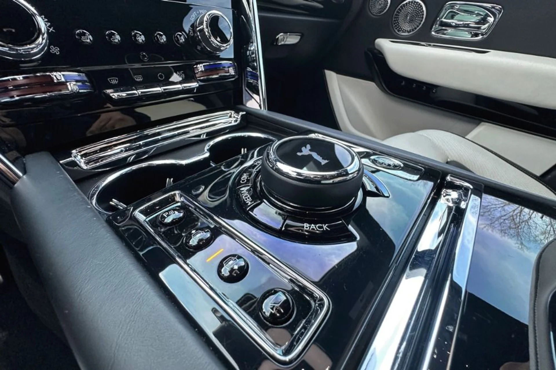 mph010_3150473778_Used_2021_Rolls_Royce_Cullinan_1768907212_44fdd64f19