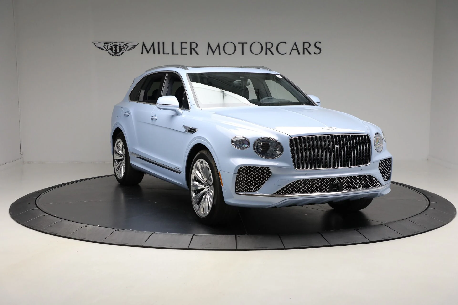 mph010_3155241471_New_2025_Bentley_Bentayga_Azure_V8_81a12ac7dd