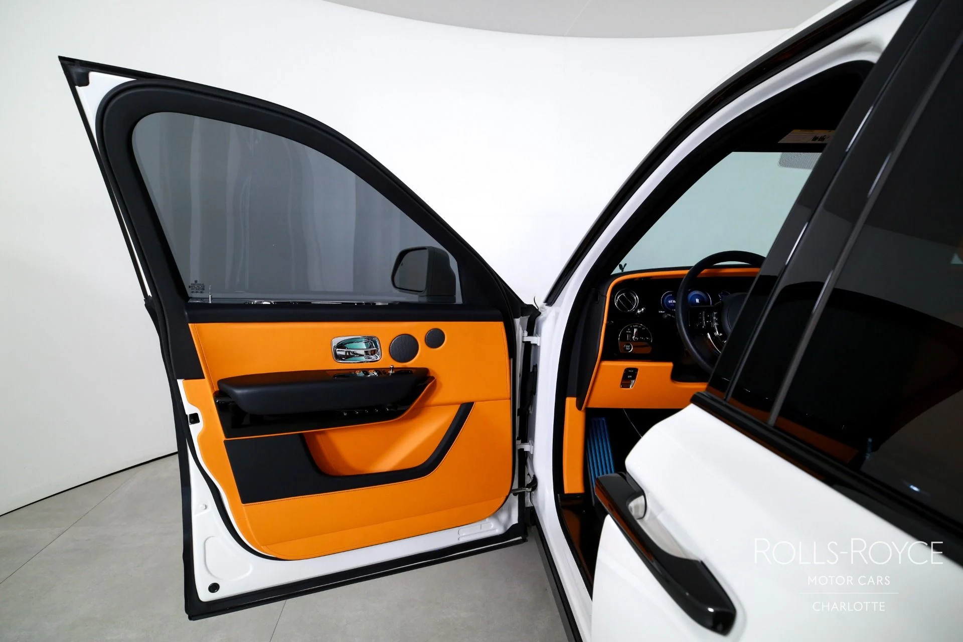 mph010_3164008322_Used_2025_Rolls_Royce_Cullinan_1765396756_85ba4d510e