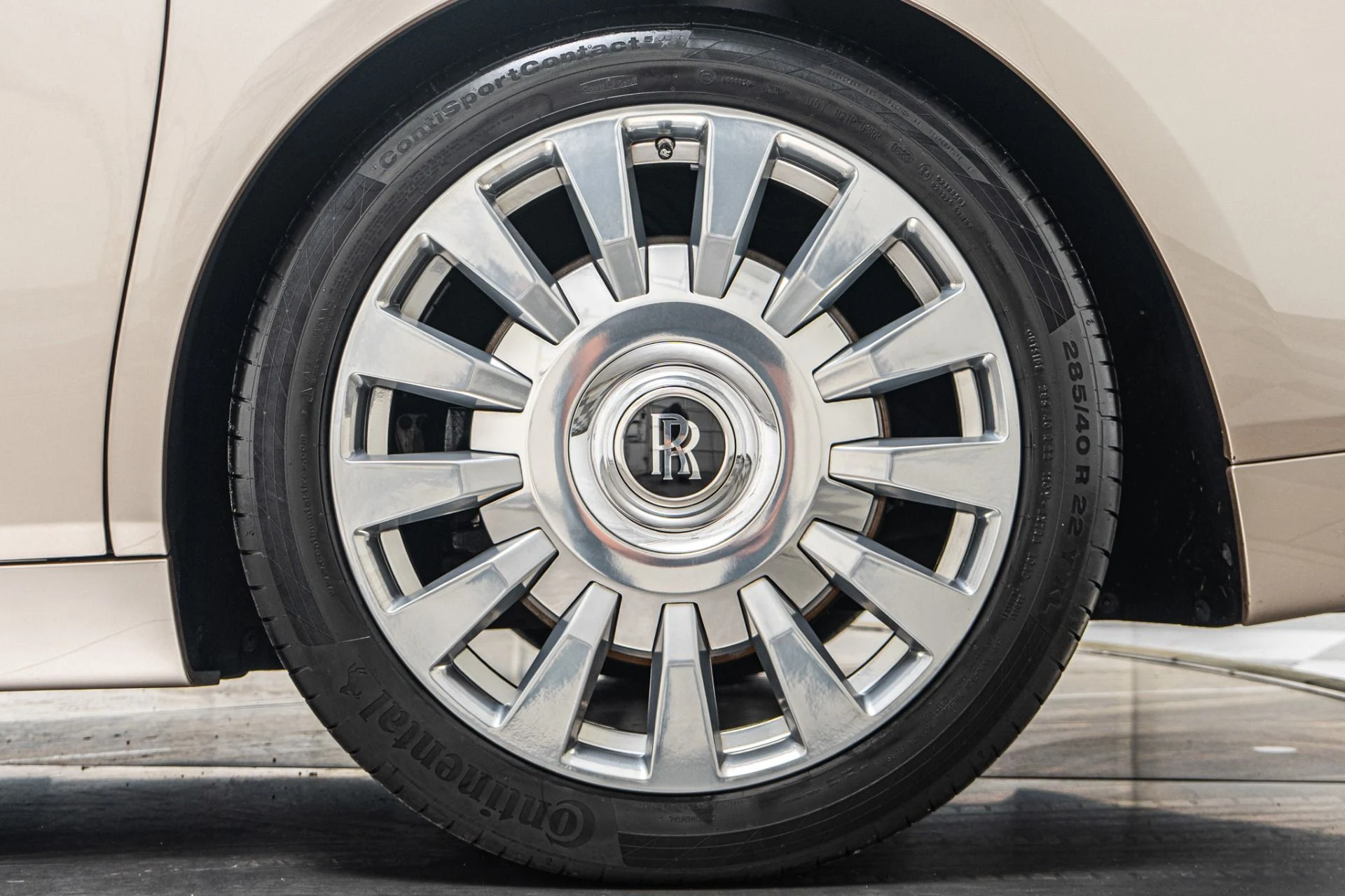mph010_3171448885_Used_2019_Rolls_Royce_Phantom_The_Phantom_Package_Two_Tone_Paint_Bespoke_Audio_1785353671_af68f2bc5f