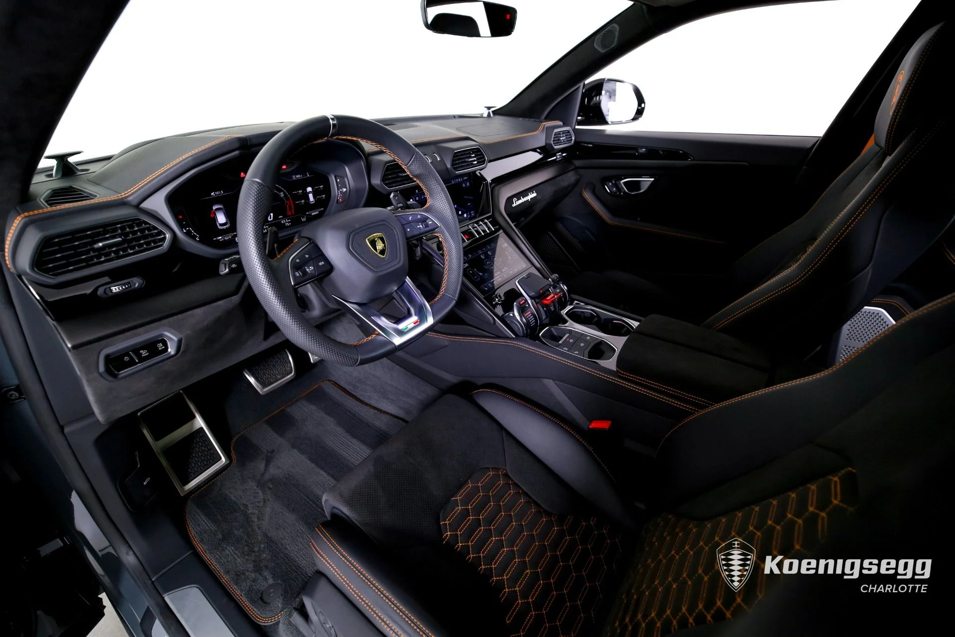 mph010_3173269358_Used_2024_Lamborghini_Urus_S_1761085195_4e3ab88649