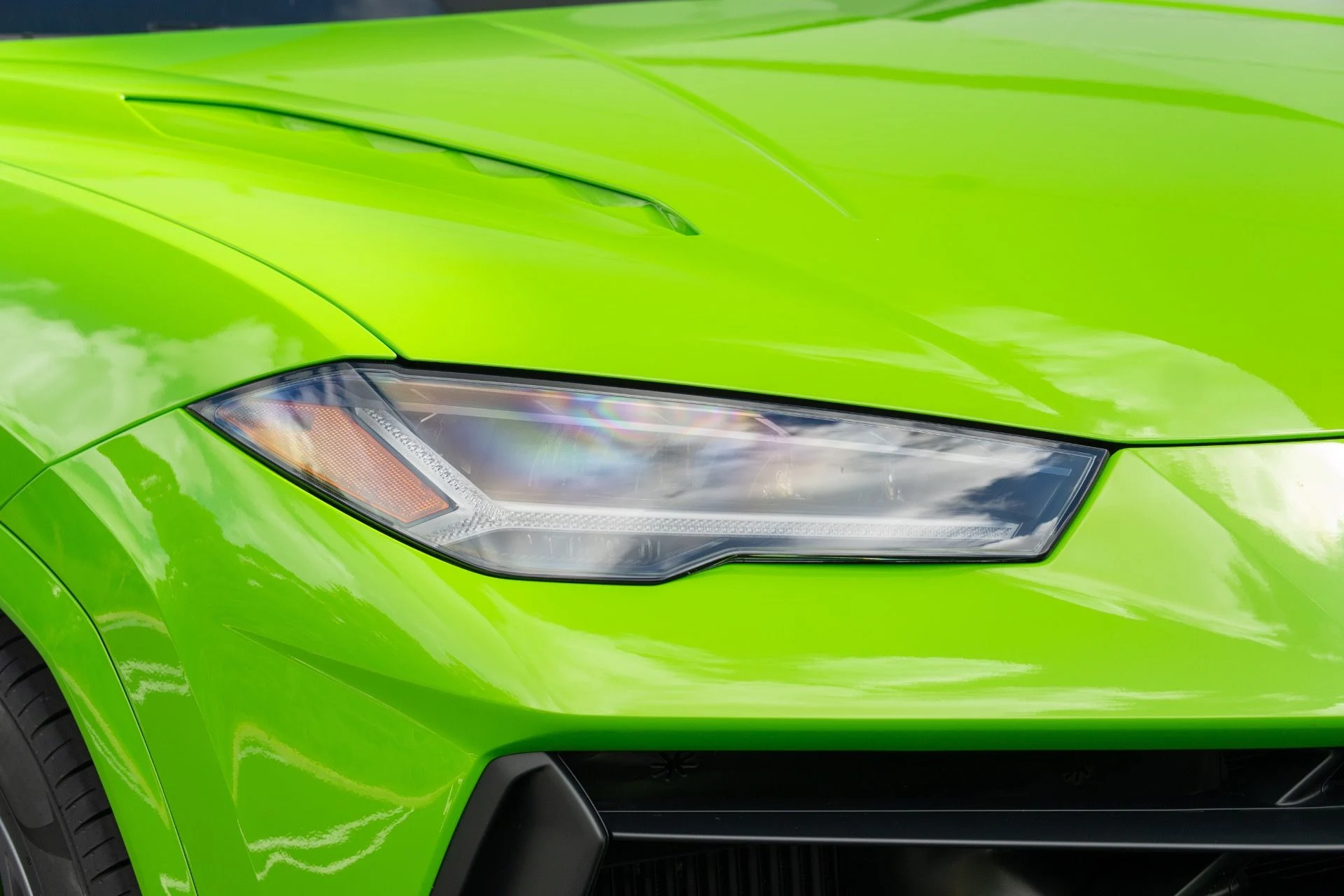 mph010_3175049461_Used_2023_Lamborghini_Urus_S_1758835388_32026a3231