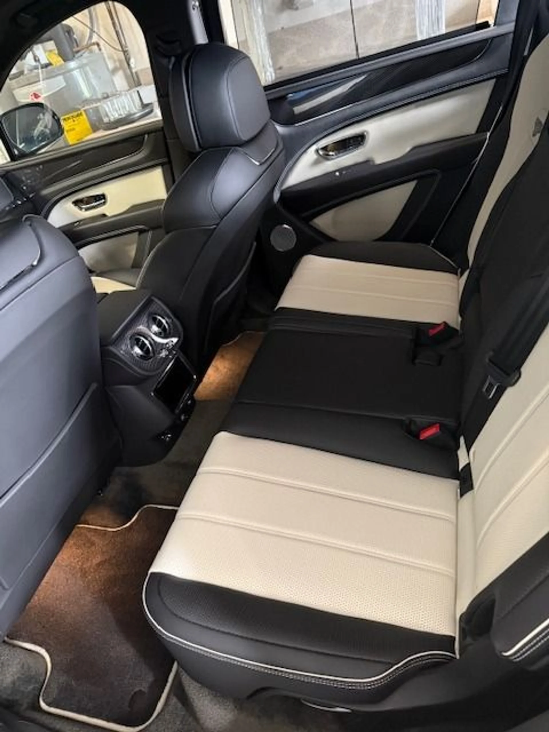mph010_3176368524_Used_2022_Bentley_Bentayga_V8_1759961280_defb2d0418