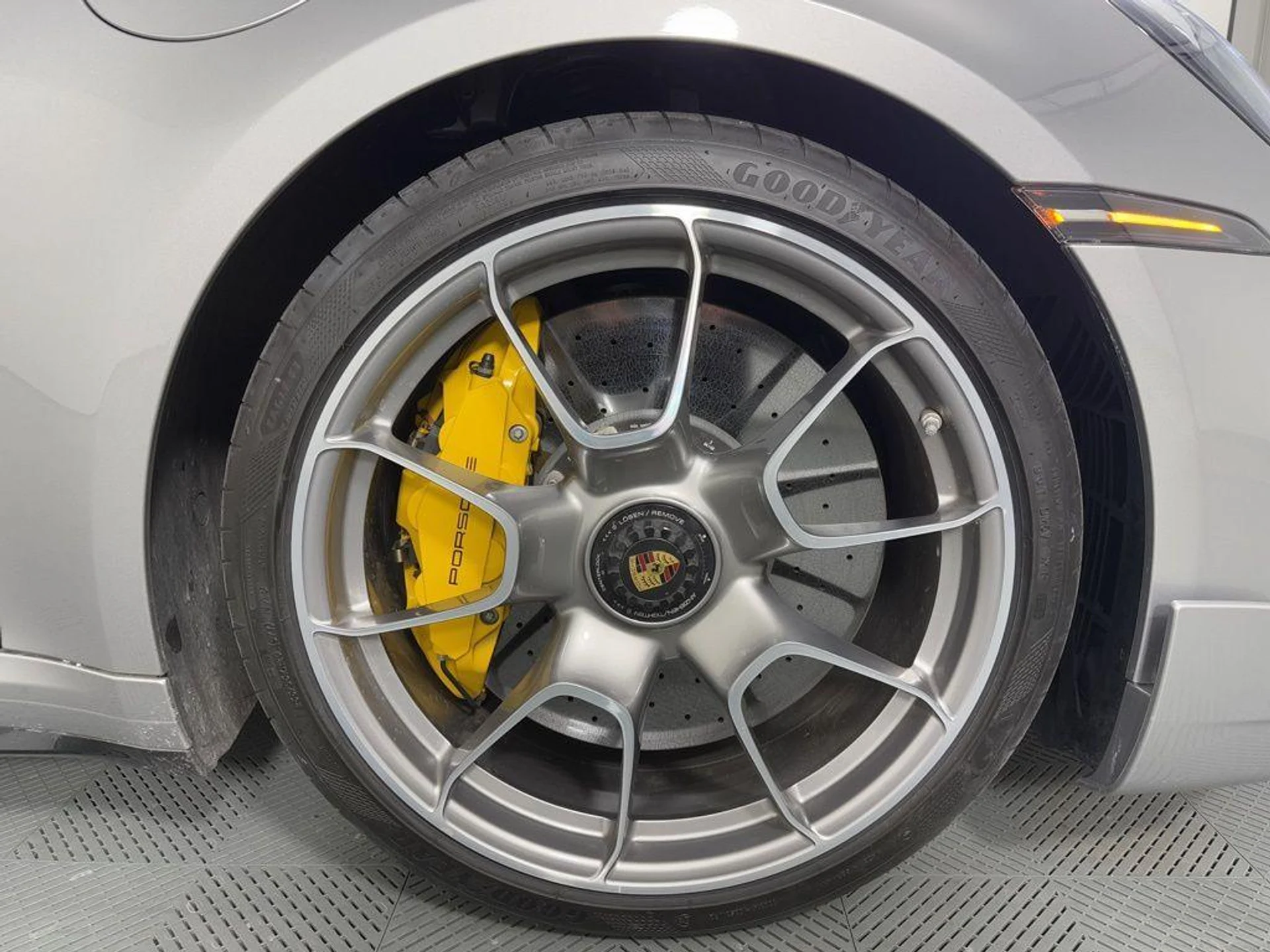 mph010_319282763_Xa6qw_XO_a24_FK_Gz_Mq_E_Bq_D0_Eik_0055a4f115