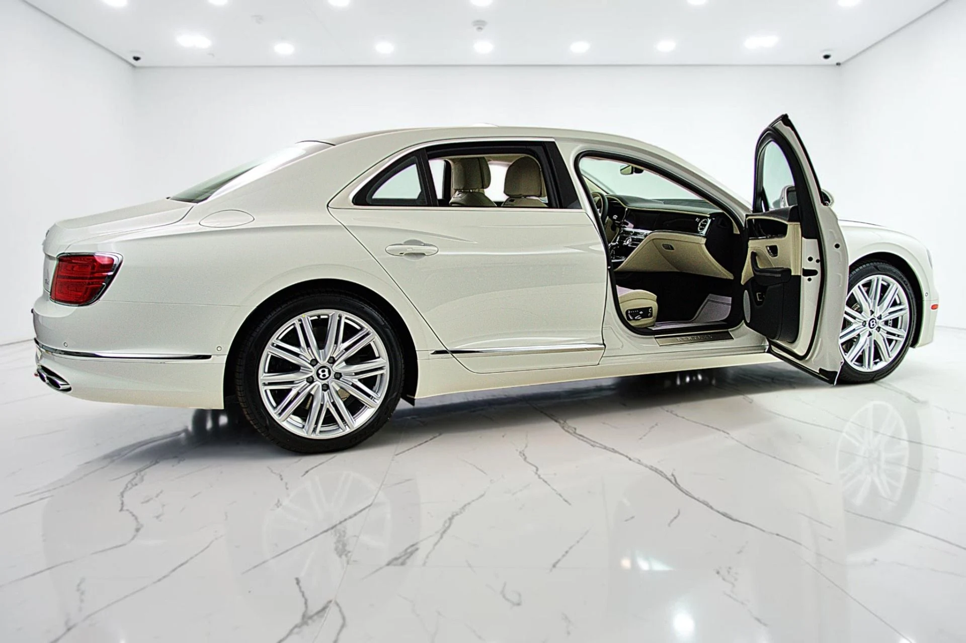 mph010_3198381167_Used_2023_Bentley_Flying_Spur_Hybrid_V6_LEASE_OPTIONS_AVAILABLE_956cea77bd