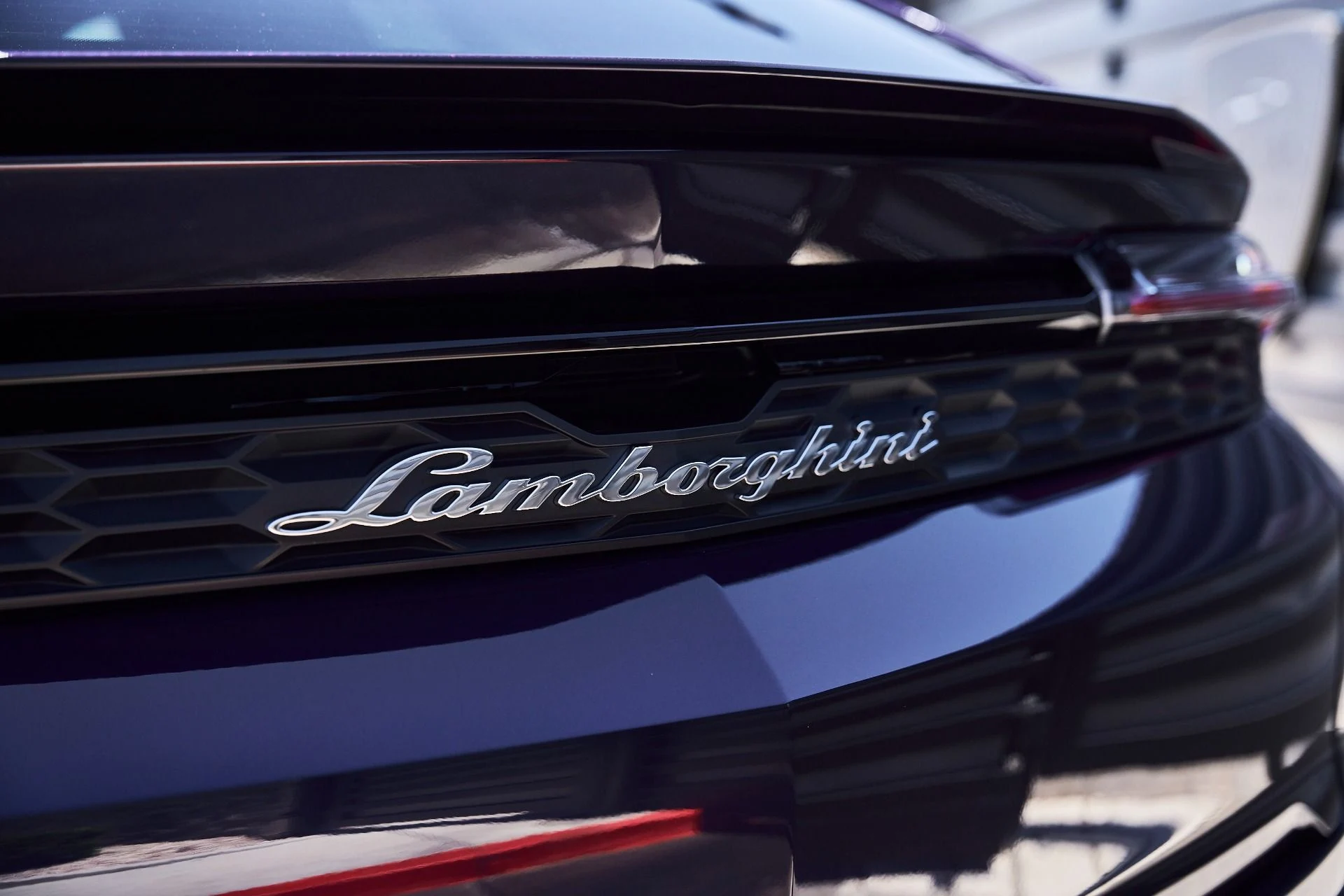 mph010_3203219052_Used_2025_Lamborghini_Urus_SE_1780417221_99bab49781