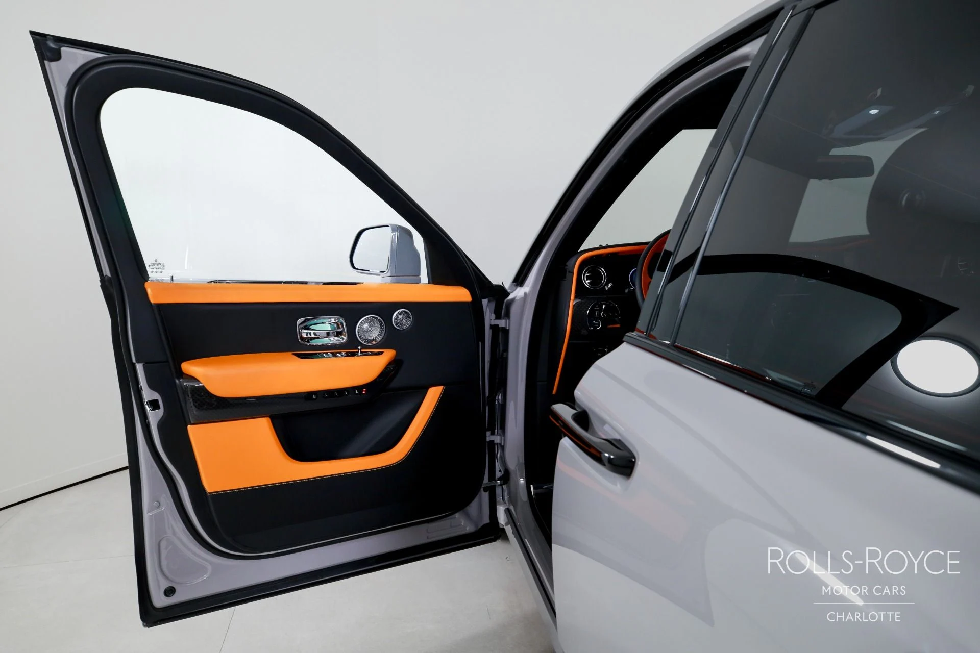 mph010_3208105986_Used_2026_Rolls_Royce_Black_Badge_Cullinan_1771362063_d6c3c1b8f8