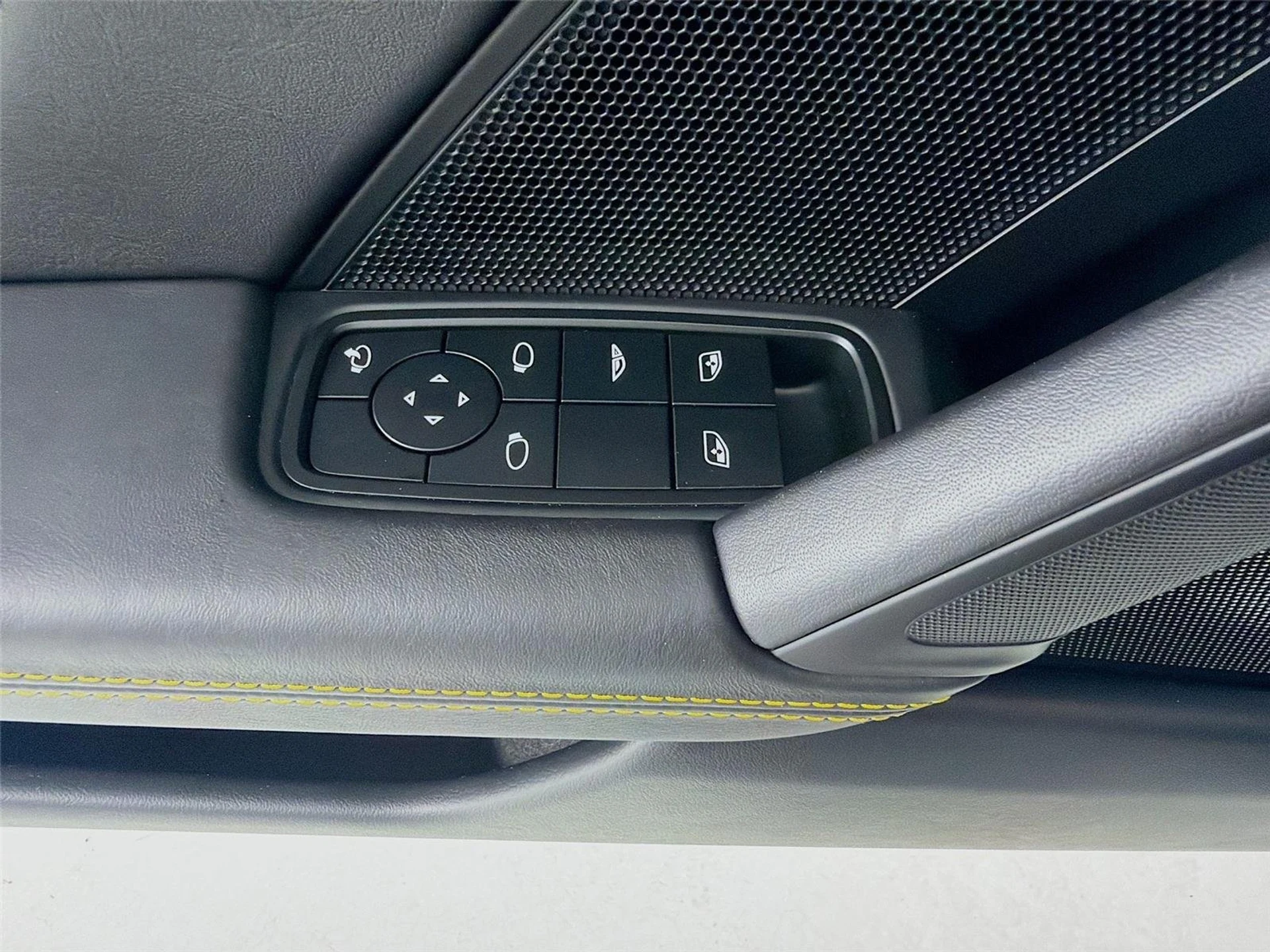 mph010_3230503487_5ead3a53dffe373f024bab9ef677dbab_7a8b8b956b