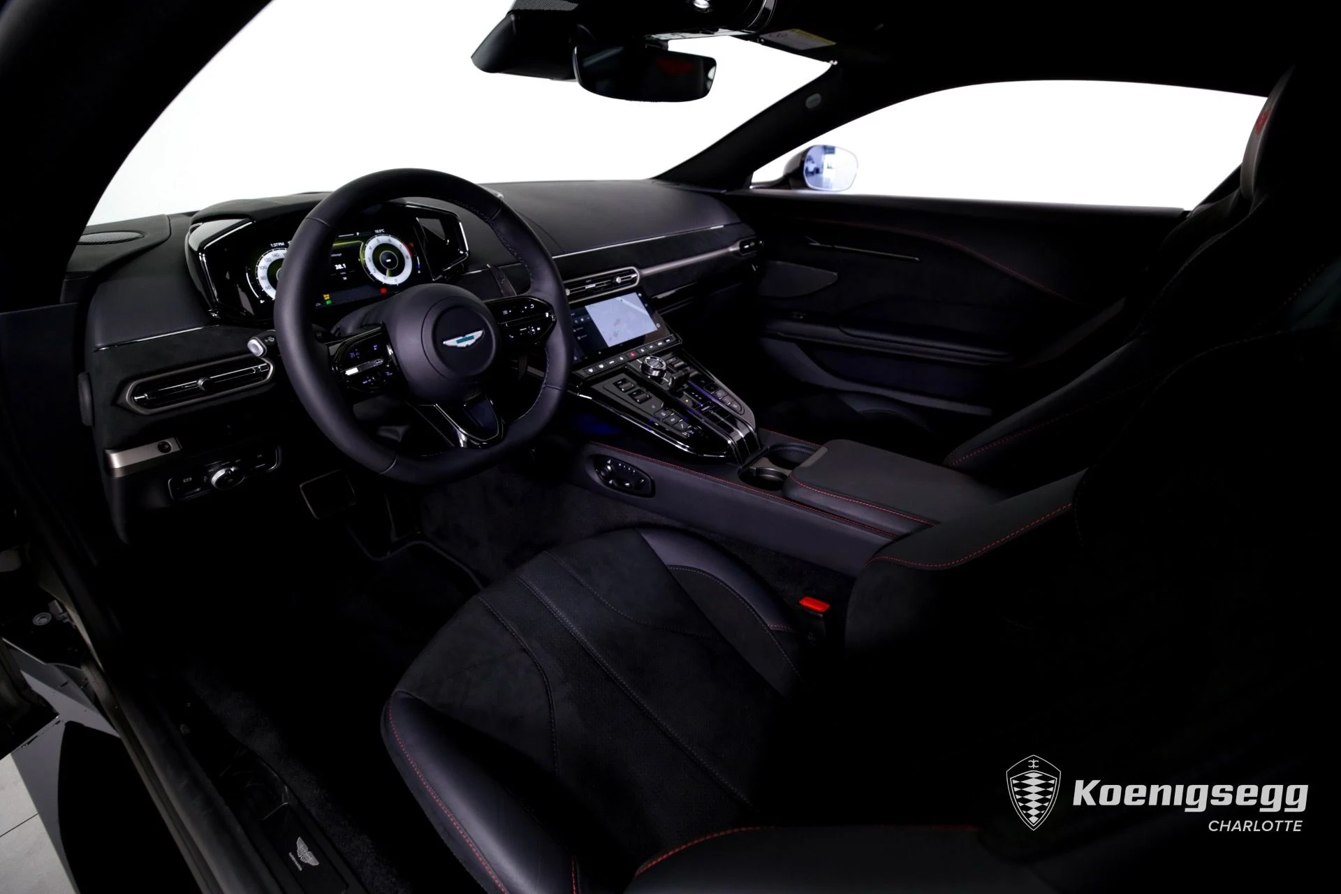 mph010_3231553992_Used_2025_Aston_Martin_Vantage_1760978372_e8b4378e9e