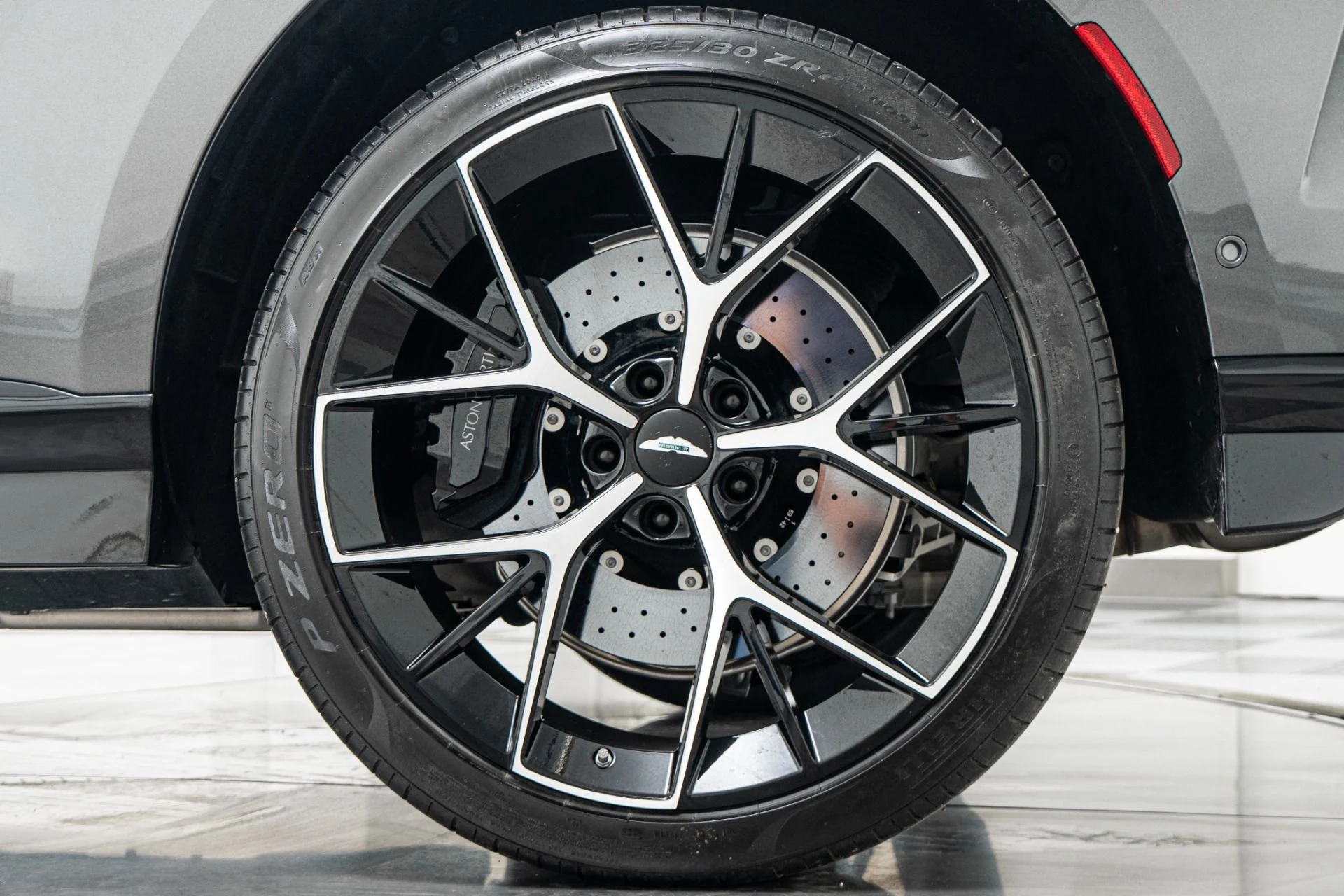 mph010_3236563758_Used_2025_Aston_Martin_DBX_707_1780350121_d4428b0ccc