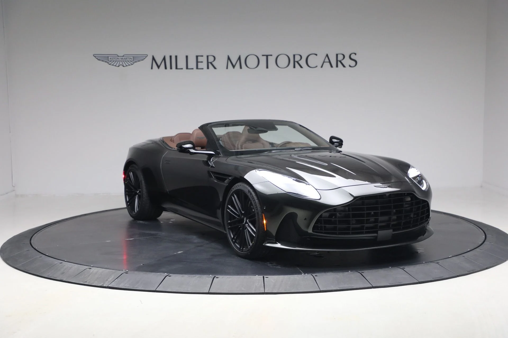 mph010_3241431156_New_2026_Aston_Martin_DB_12_Volante_1767705674_4d57d188bc