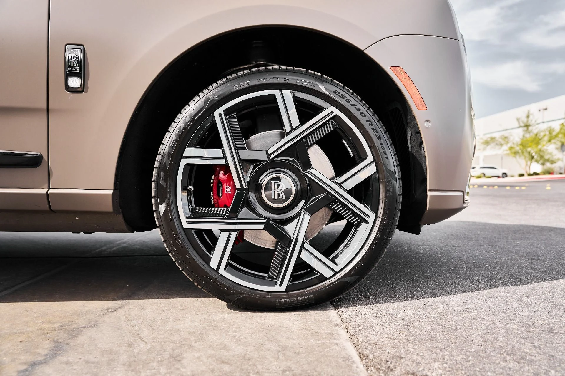 mph010_324221933_Used_2026_Rolls_Royce_Cullinan_Black_Badge_1776556897_0860467ac8